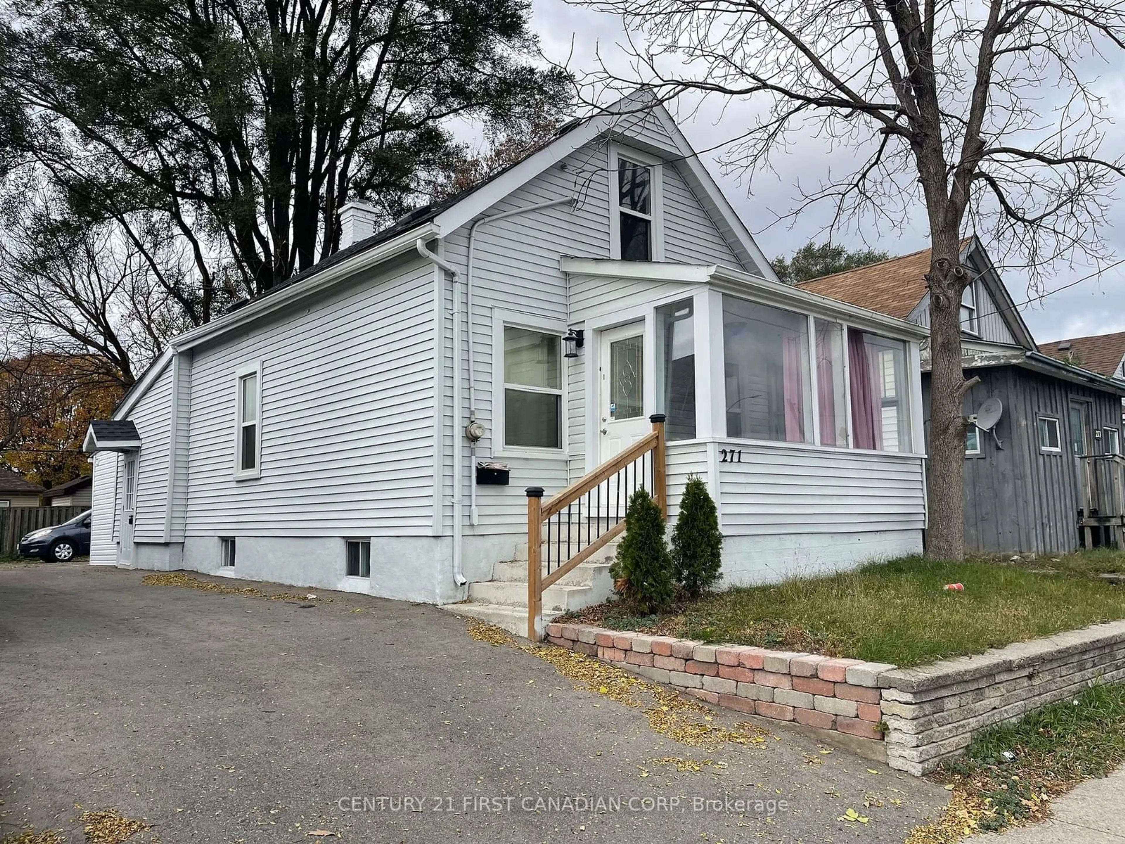 Frontside or backside of a home, cottage for 271 HIGHBURY Ave, London Ontario N5Z 2W8