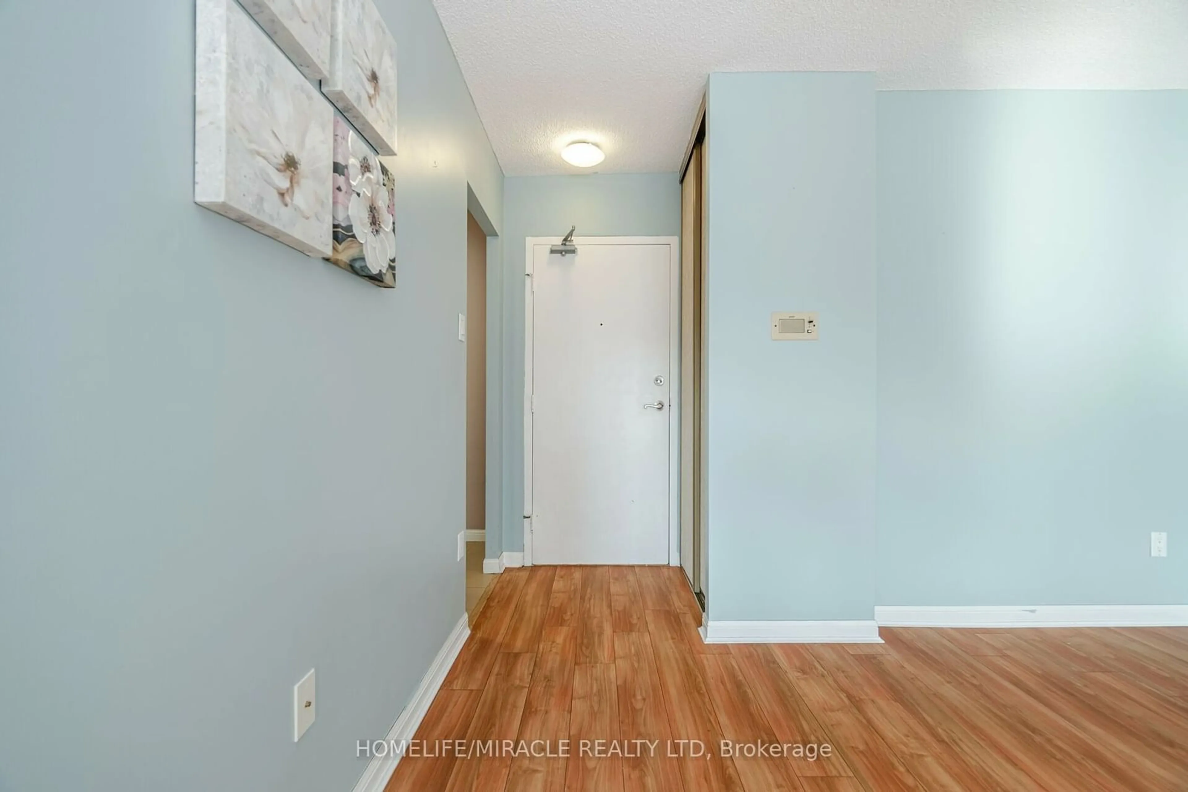 Indoor entryway, wood floors for 1964 Main St #501, Hamilton Ontario L8S 1J5