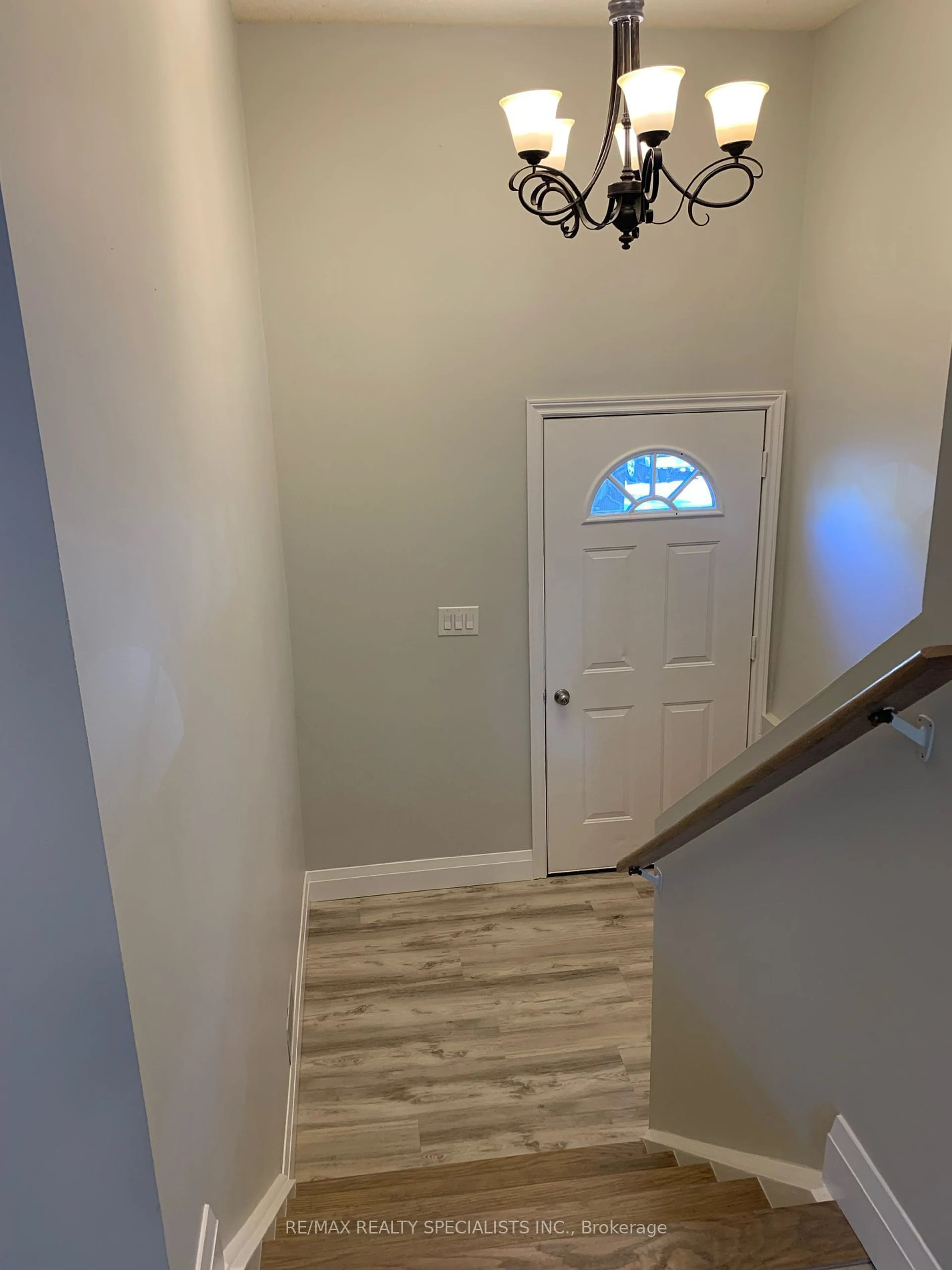 Indoor entryway, not visible floor for 195 Denistoun St #196, Welland Ontario L3C 5G2