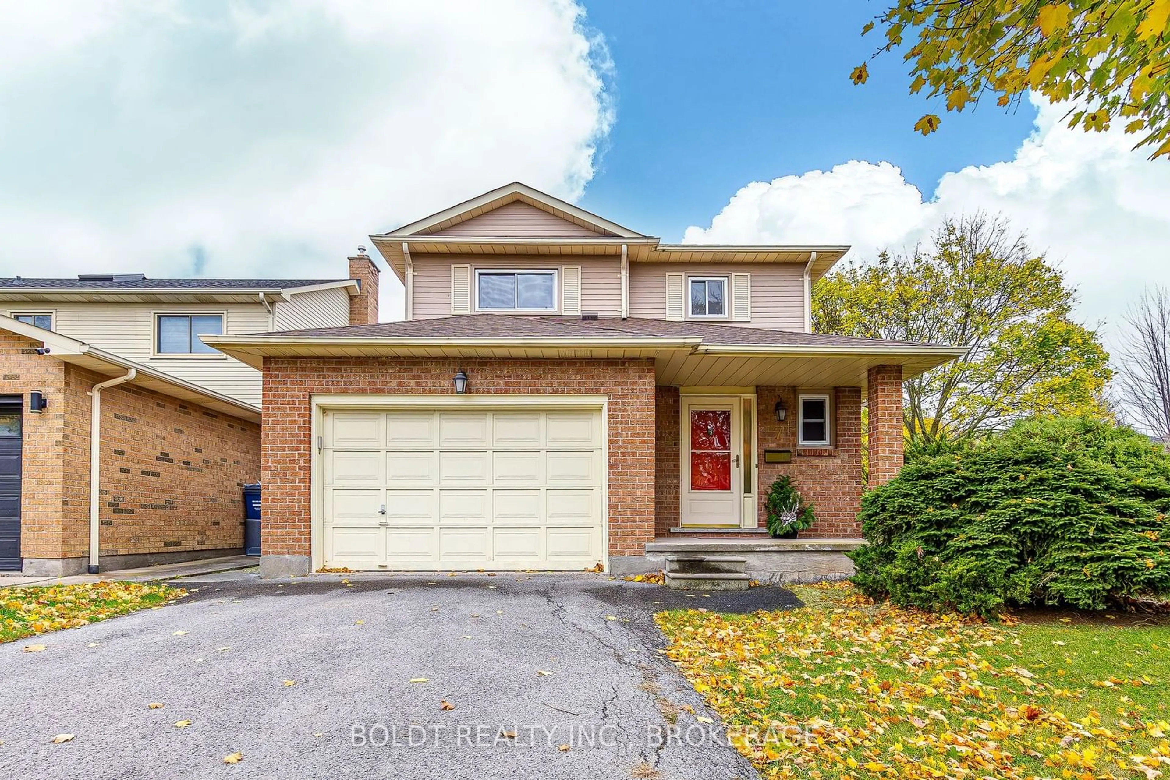 Frontside or backside of a home, cottage for 7 Elderwood Dr, St. Catharines Ontario L2S 3E9