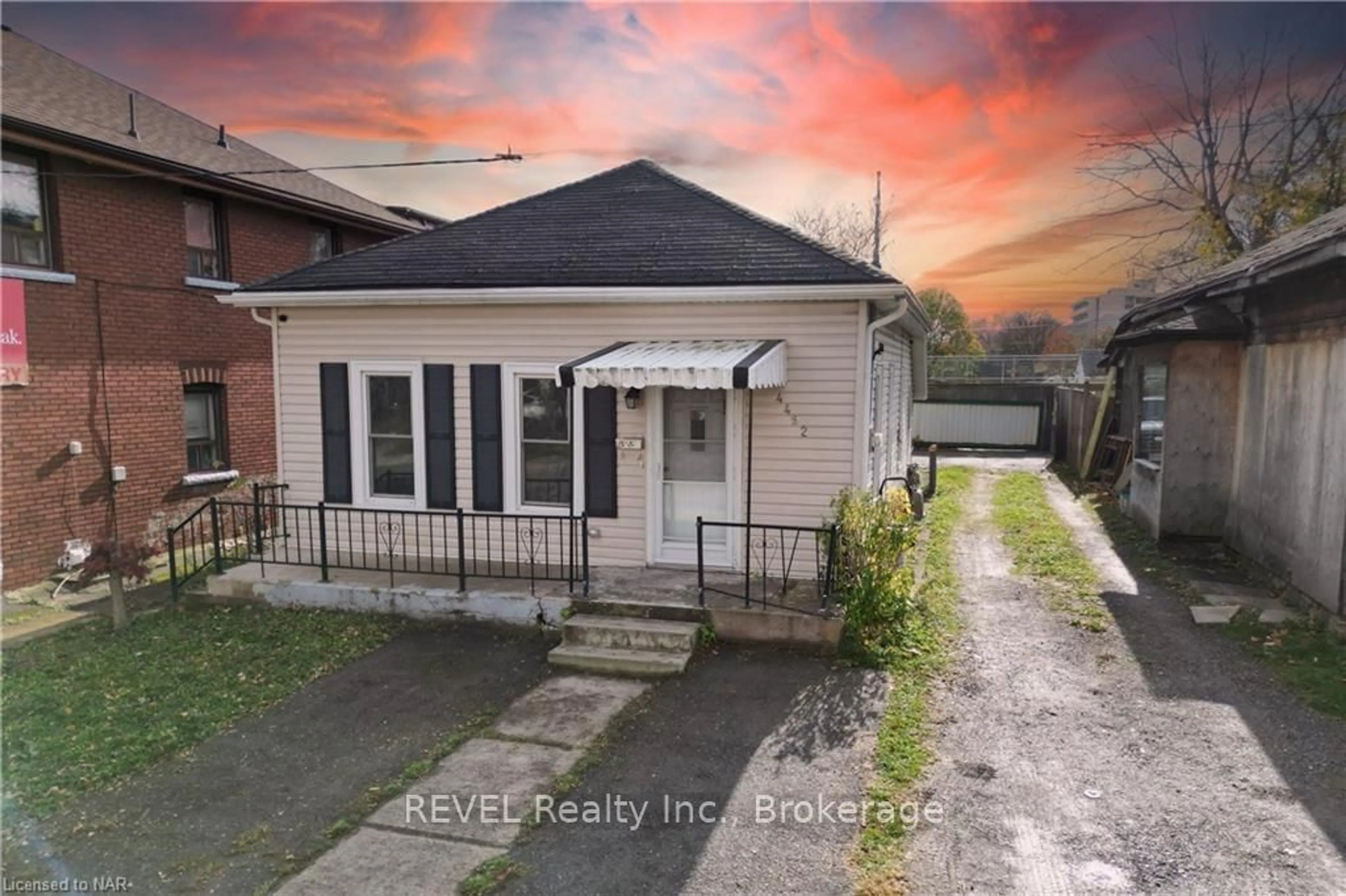 Frontside or backside of a home, cottage for 4492 MORRISON St, Niagara Falls Ontario L2E 2B5