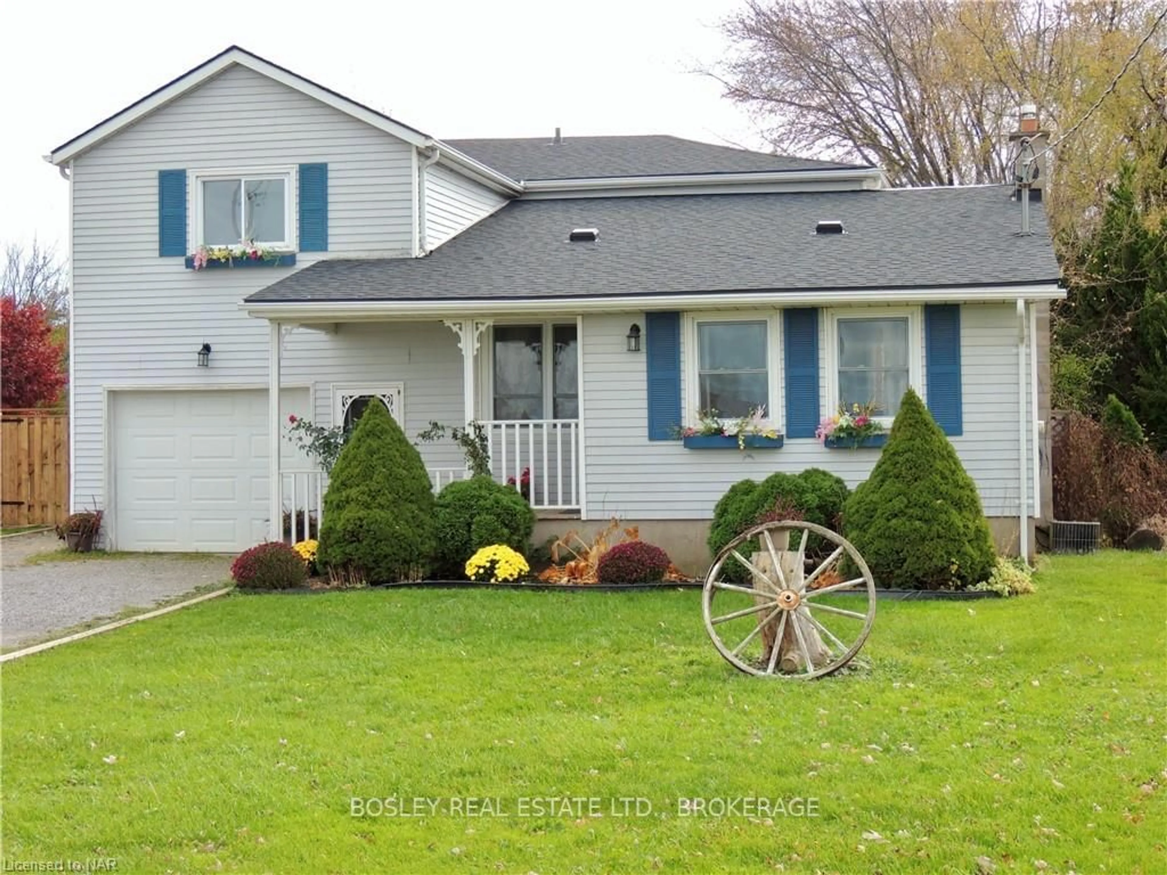 Home with vinyl exterior material for 209 EASTCHESTER Ave, Niagara-on-the-Lake Ontario L0S 1J0