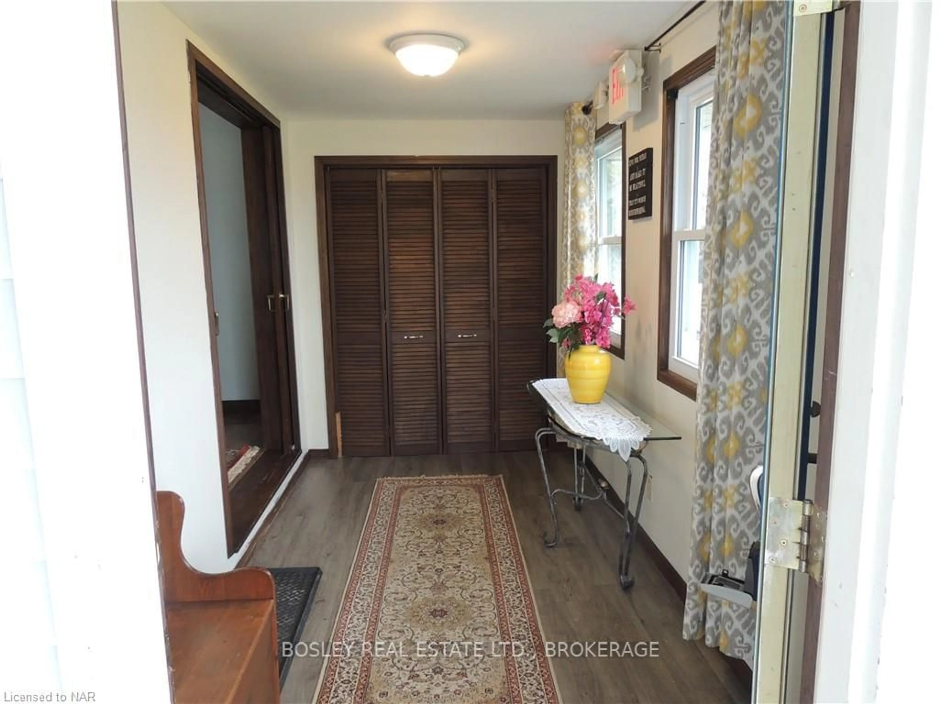 Indoor entryway, wood floors for 209 EASTCHESTER Ave, Niagara-on-the-Lake Ontario L0S 1J0