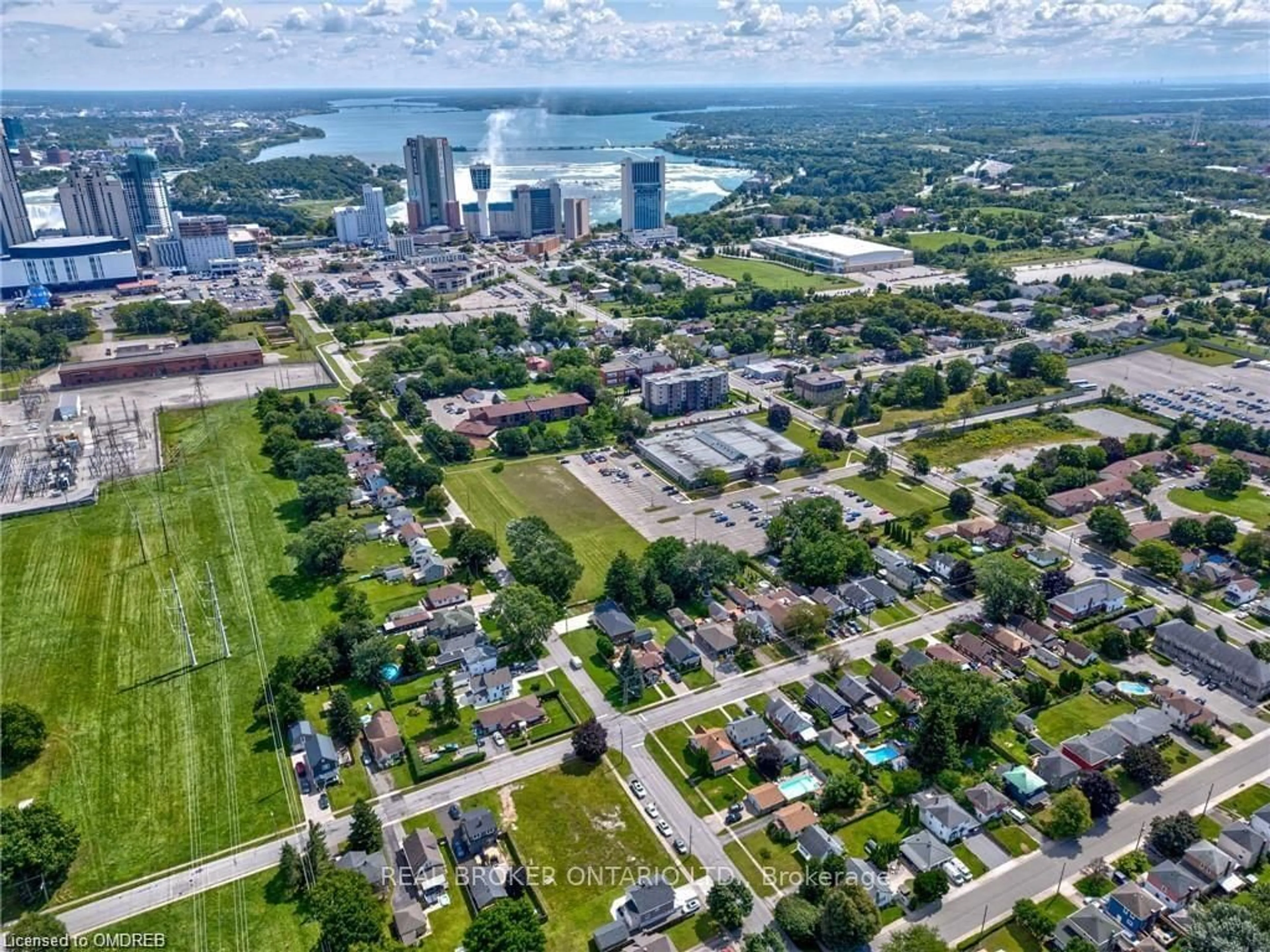 A pic from exterior of the house or condo, the view of city buildings for 6024 Dixon St, Niagara Falls Ontario L2G 2L3