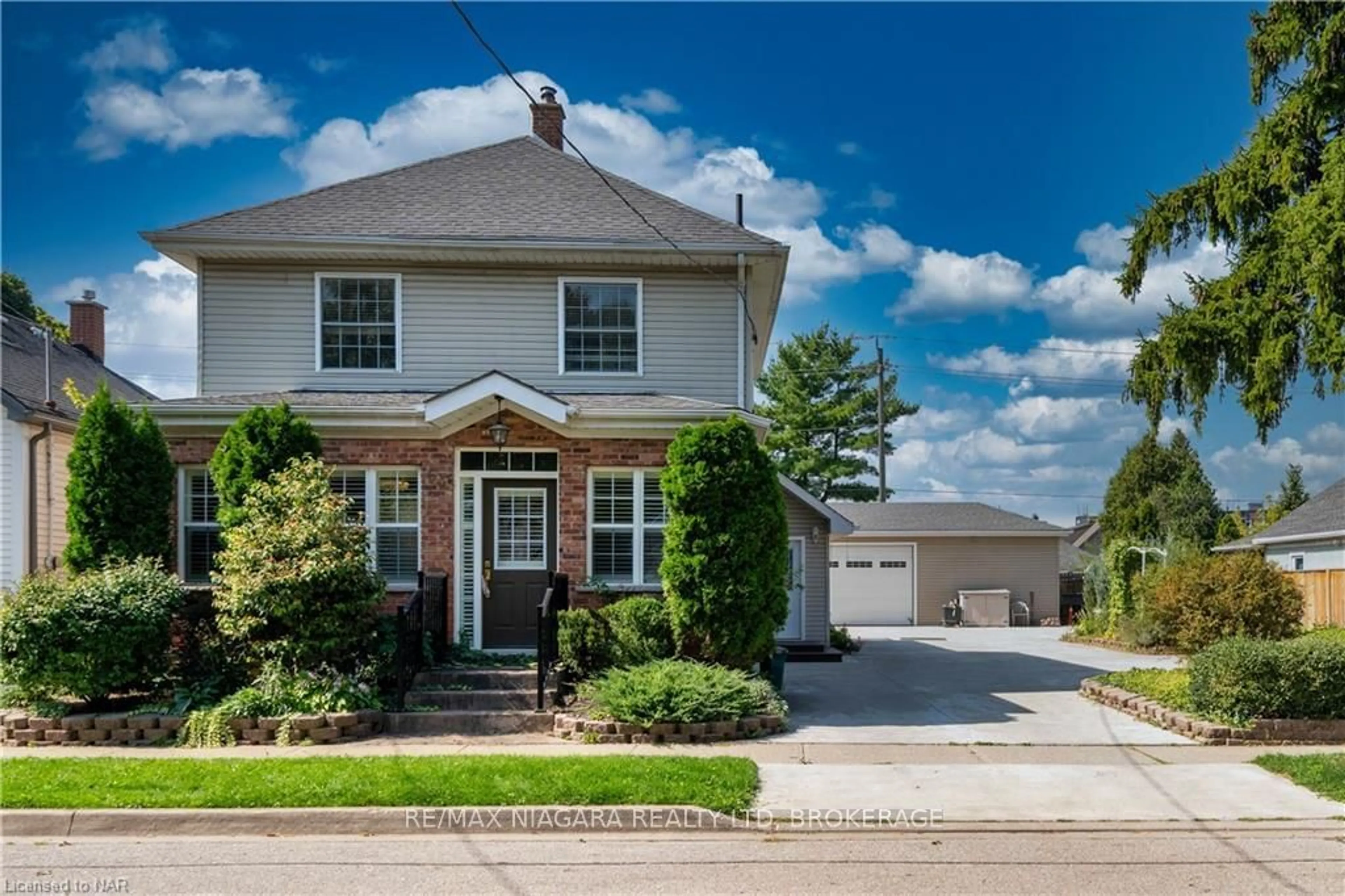 Frontside or backside of a home, the street view for 63 RODMAN St, St. Catharines Ontario L2R 5C9