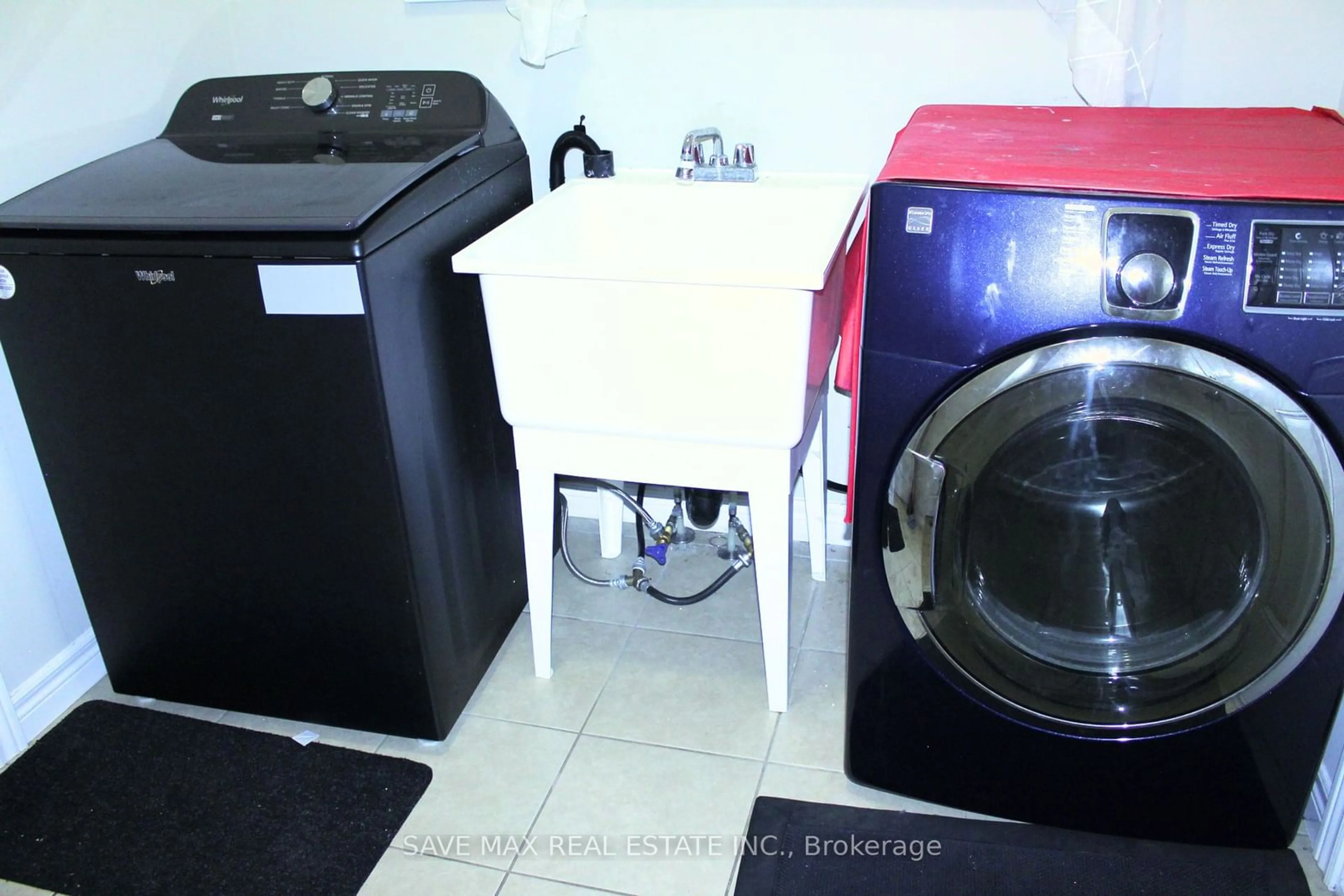 Laundry room for 27 Elmbank Tr, Kitchener Ontario N2R 0B3