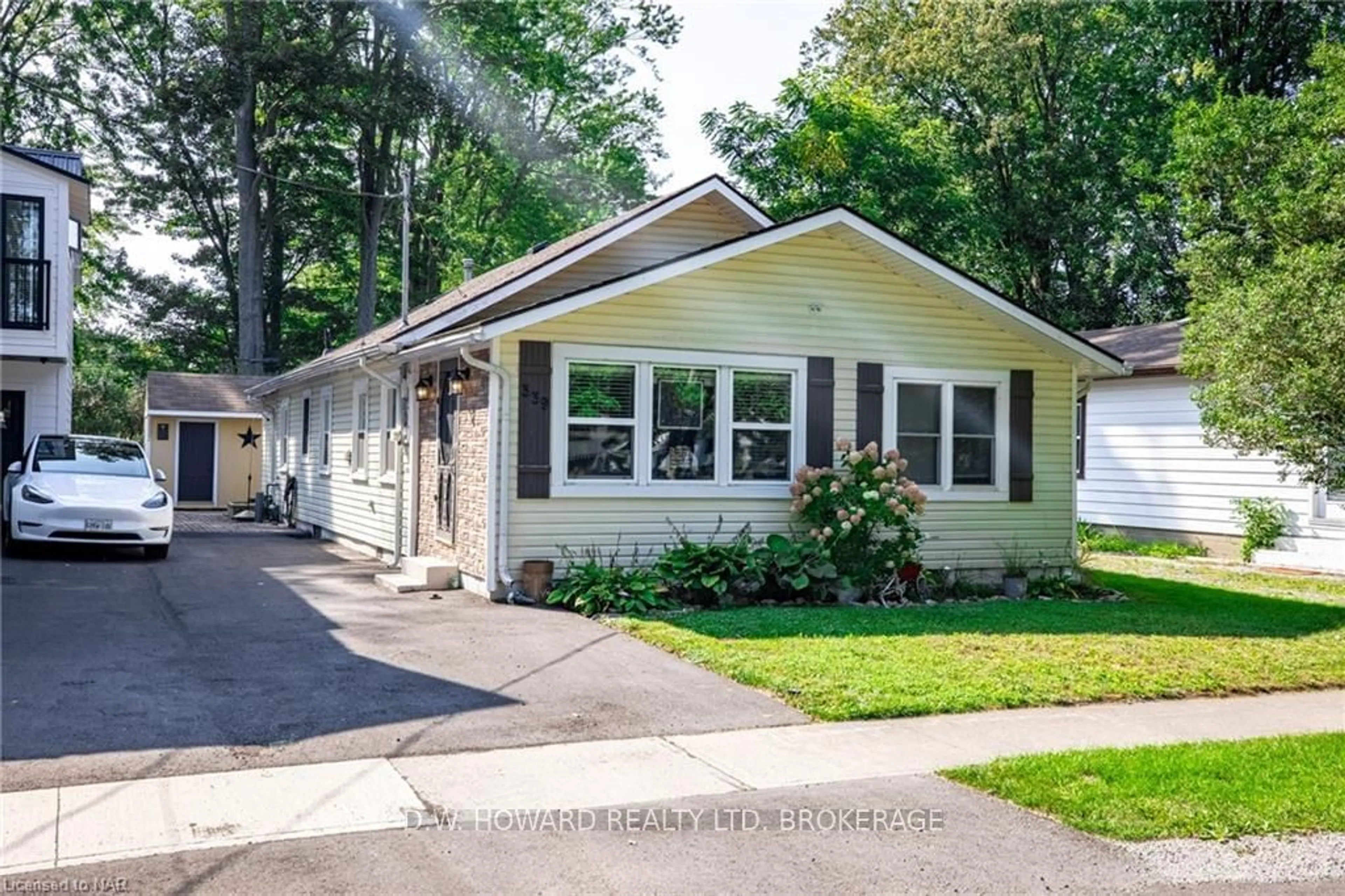 Home with vinyl exterior material for 339 BEECHWOOD Ave, Fort Erie Ontario L0S 1B0