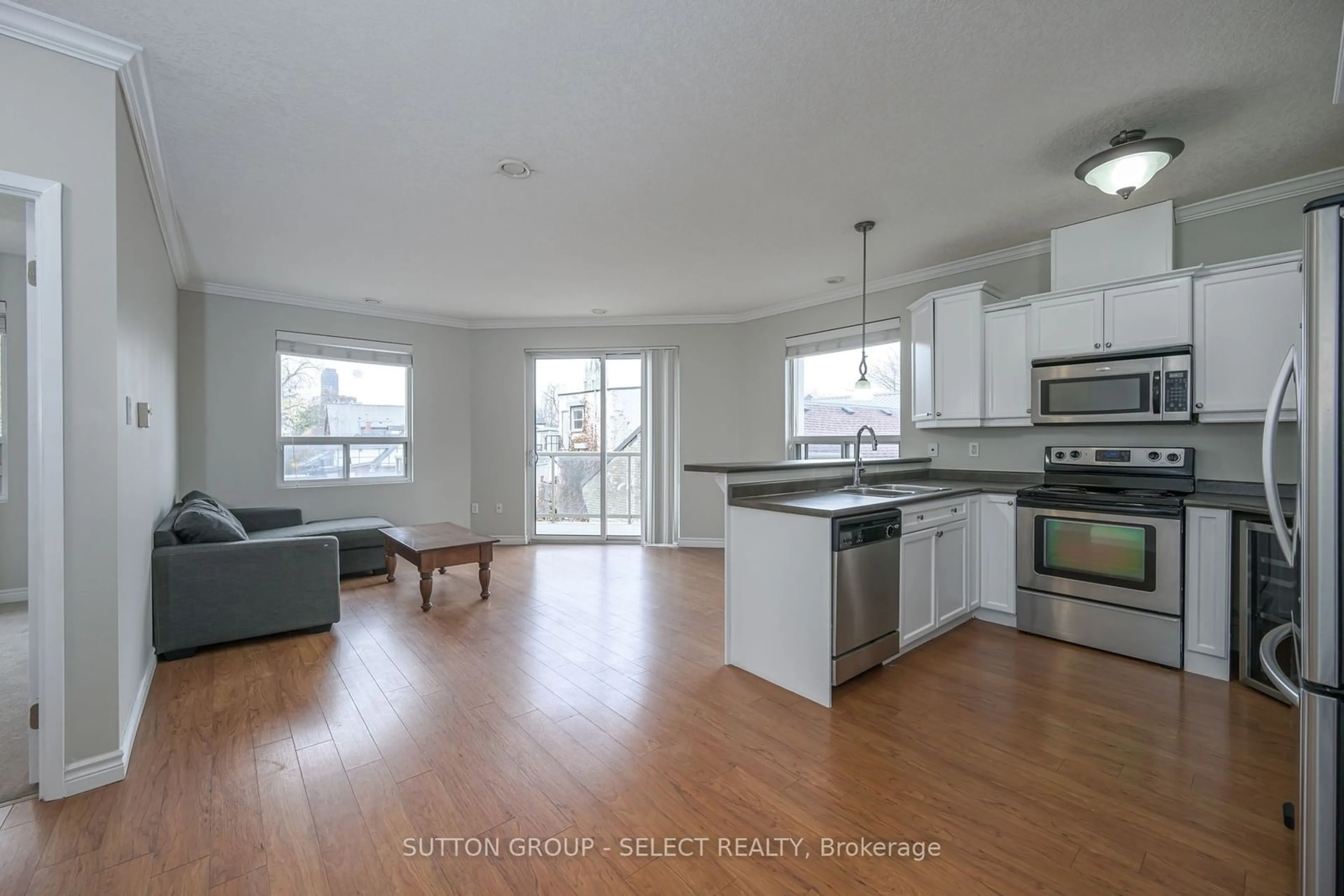 Open concept kitchen for 435 Colborne St #304, London Ontario N6B 2T2