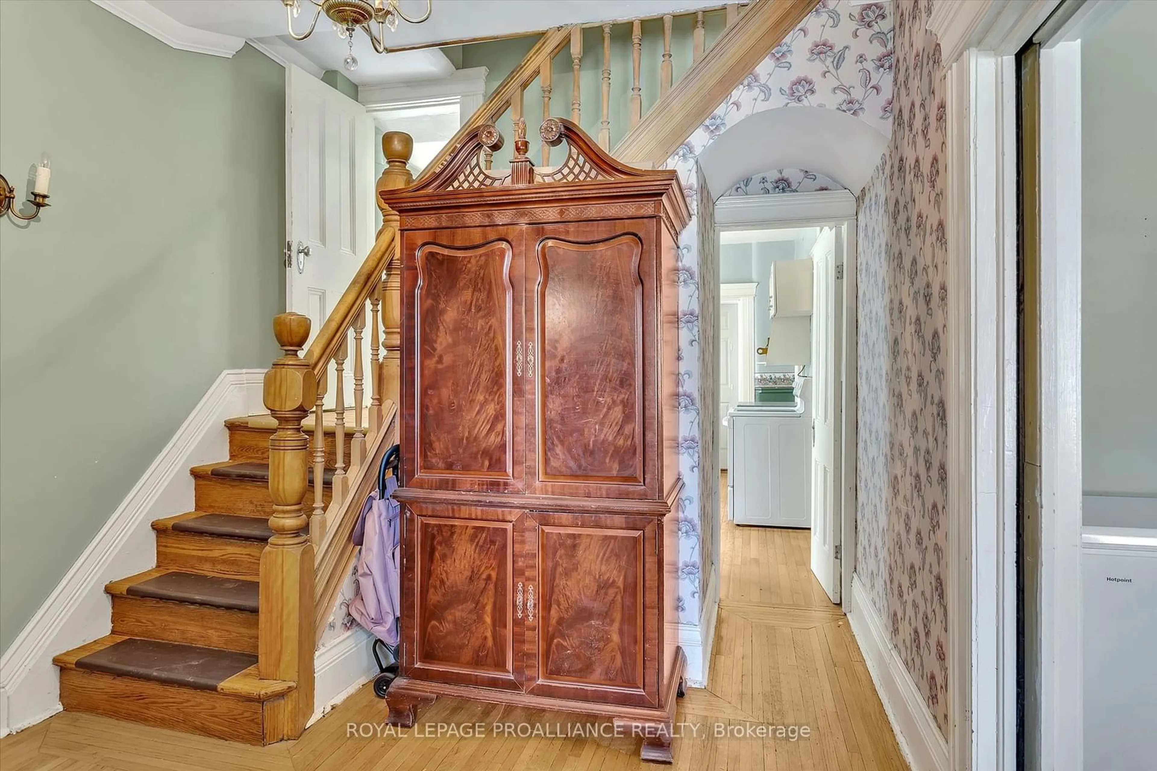 Indoor foyer, wood floors for 105 Aylmer St, Peterborough Ontario K9J 3H8