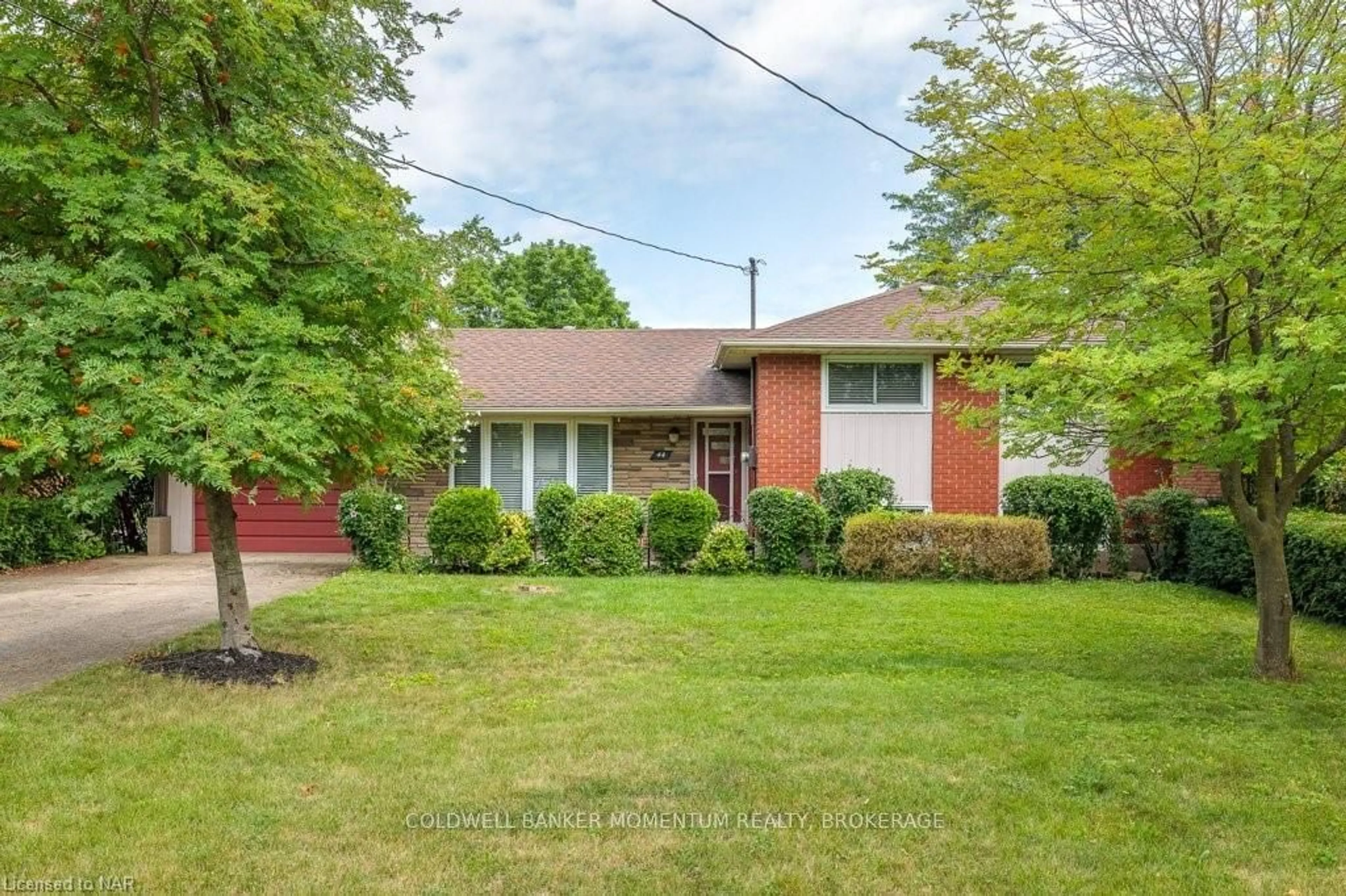 Frontside or backside of a home, cottage for 44 HOWARD Ave, St. Catharines Ontario L2N 3X1