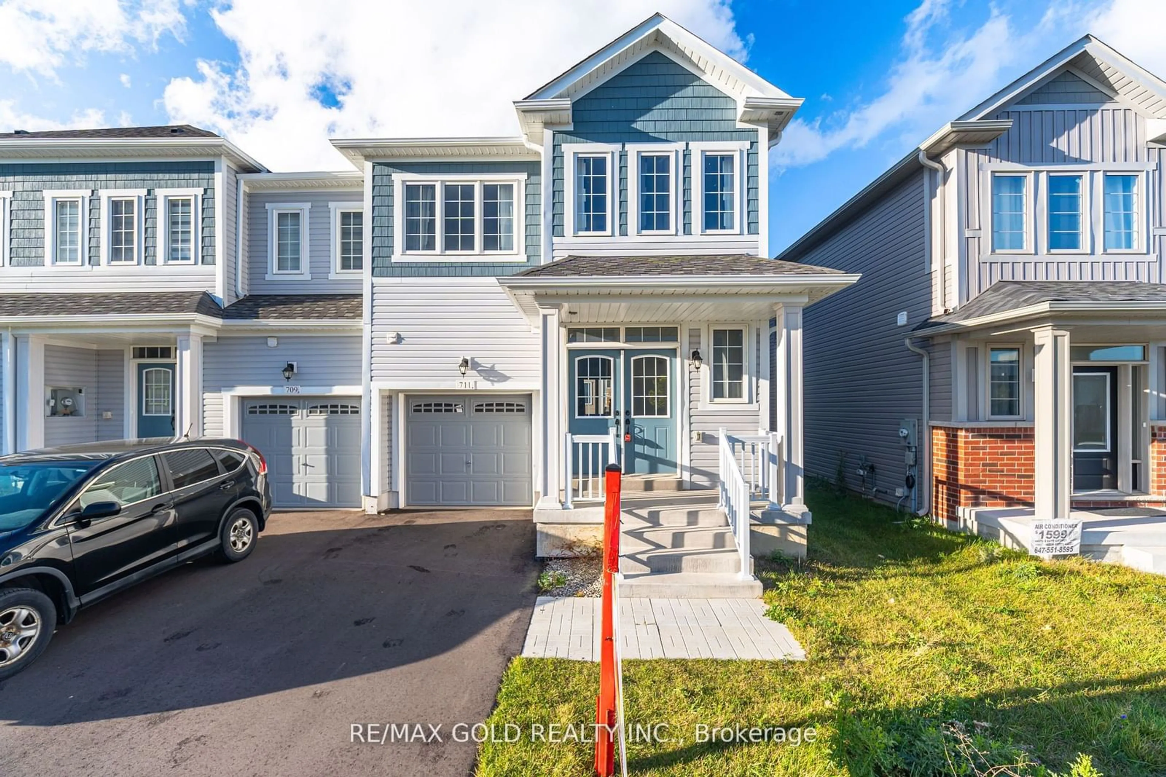 A pic from exterior of the house or condo, the street view for 711 Potawatomi Cres, Shelburne Ontario L9V 3Y4