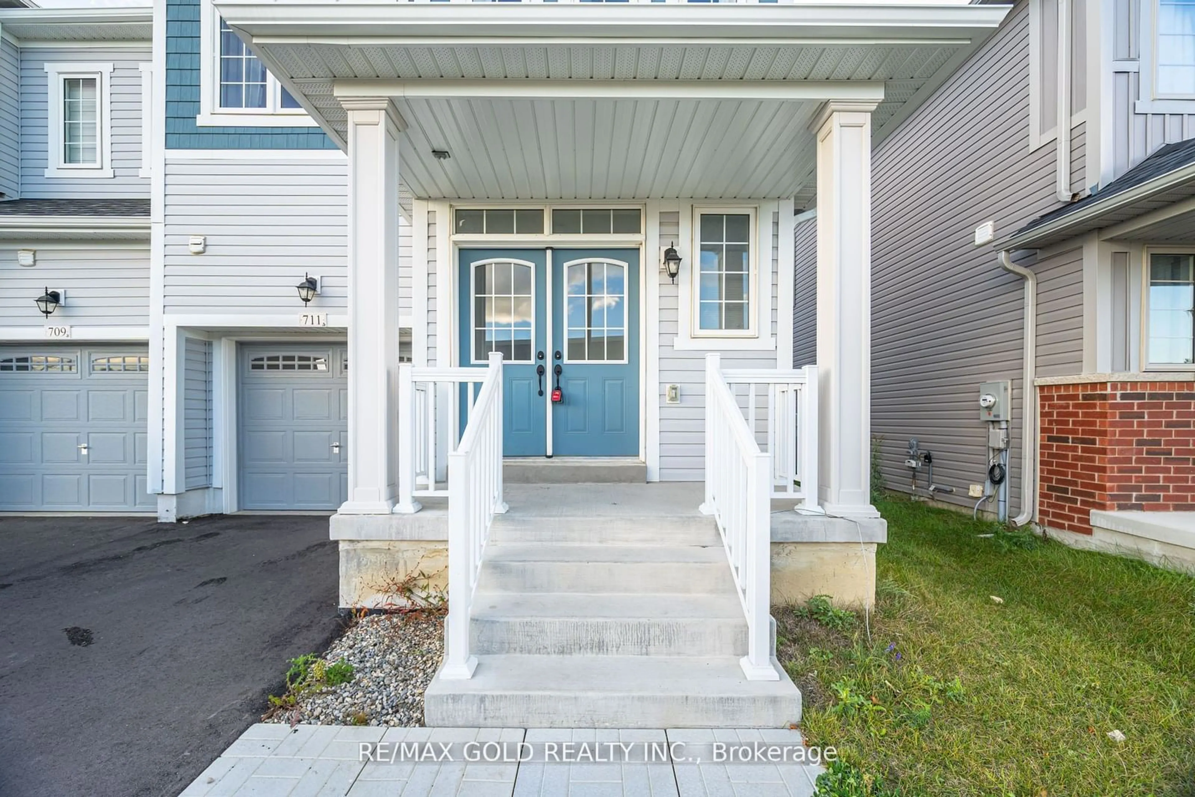 Indoor entryway, cement floor for 711 Potawatomi Cres, Shelburne Ontario L9V 3Y4