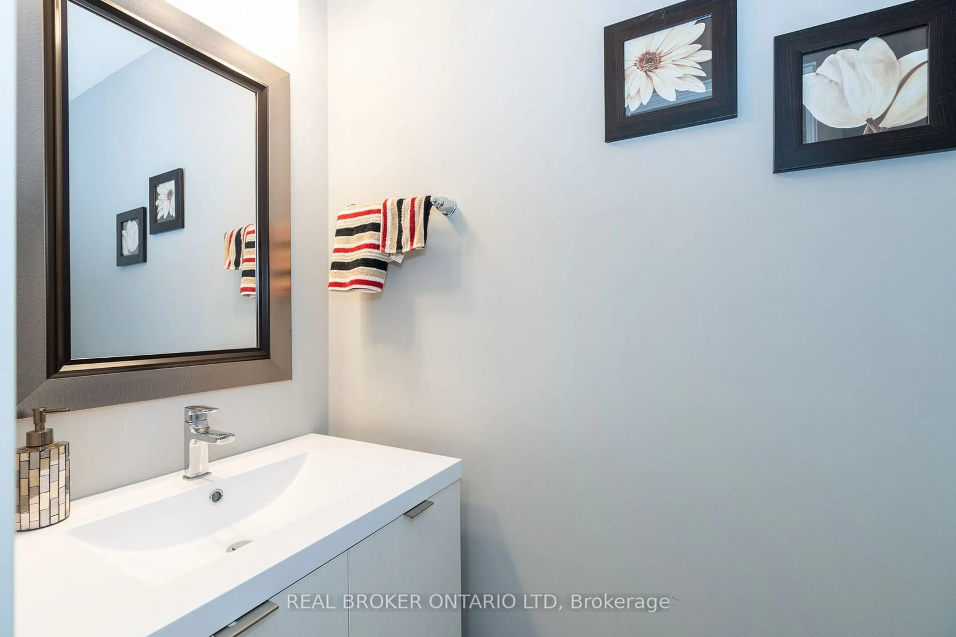 Bathroom for 2070 Meadowgate Blvd #90, London Ontario N6M 0H5