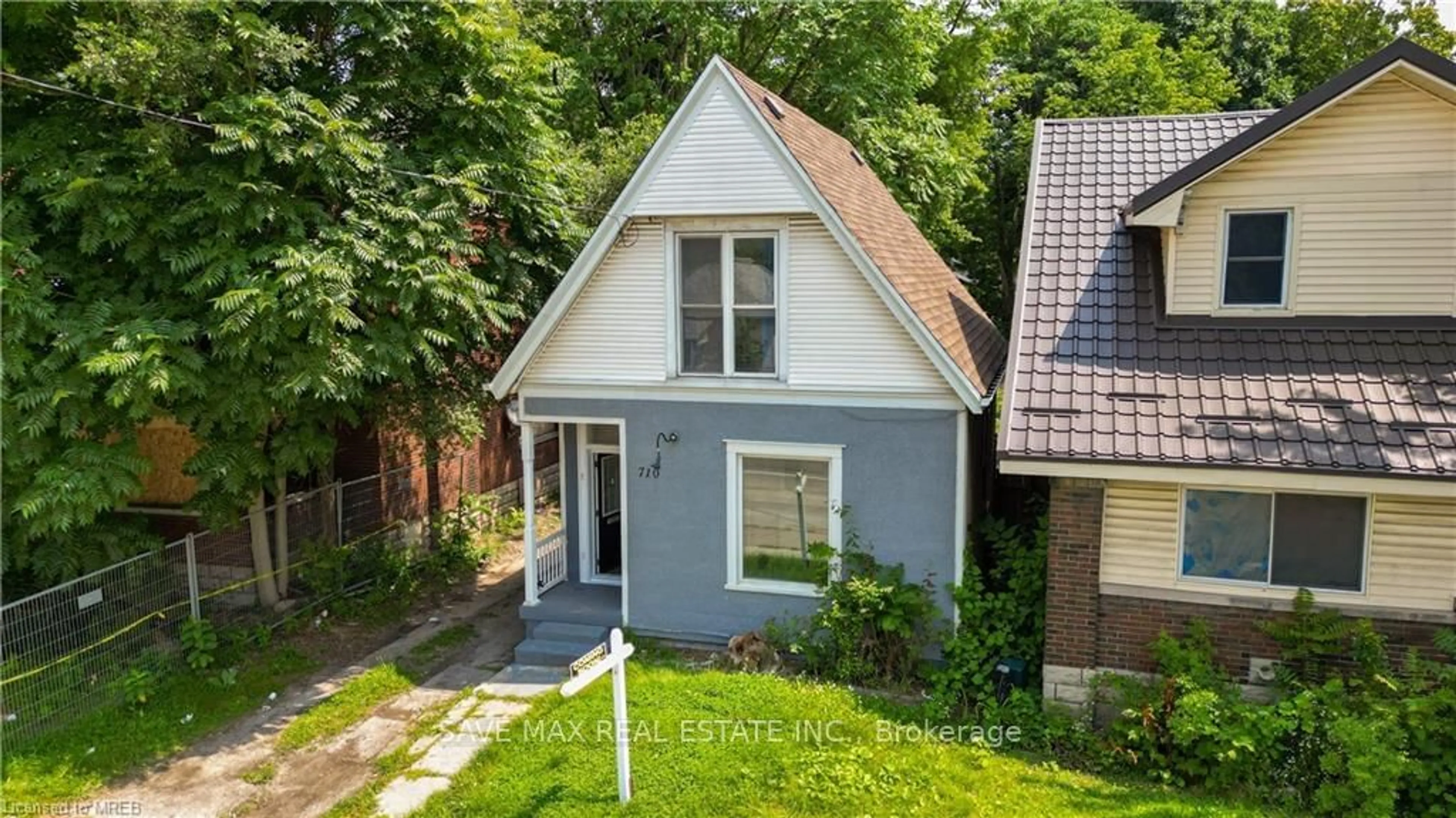 Frontside or backside of a home, cottage for 710 ADELAIDE St, London Ontario N5Y 2L5