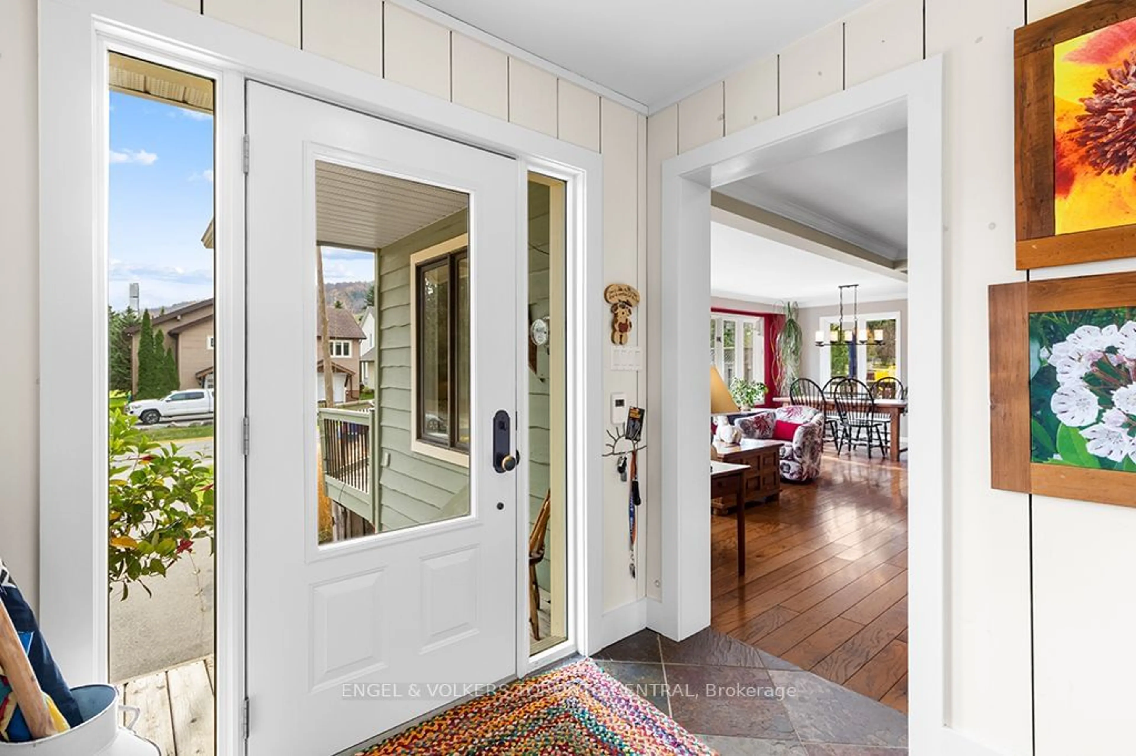 Indoor entryway, wood floors for 125 Pioneer Lane, Blue Mountains Ontario L9Y 0M6