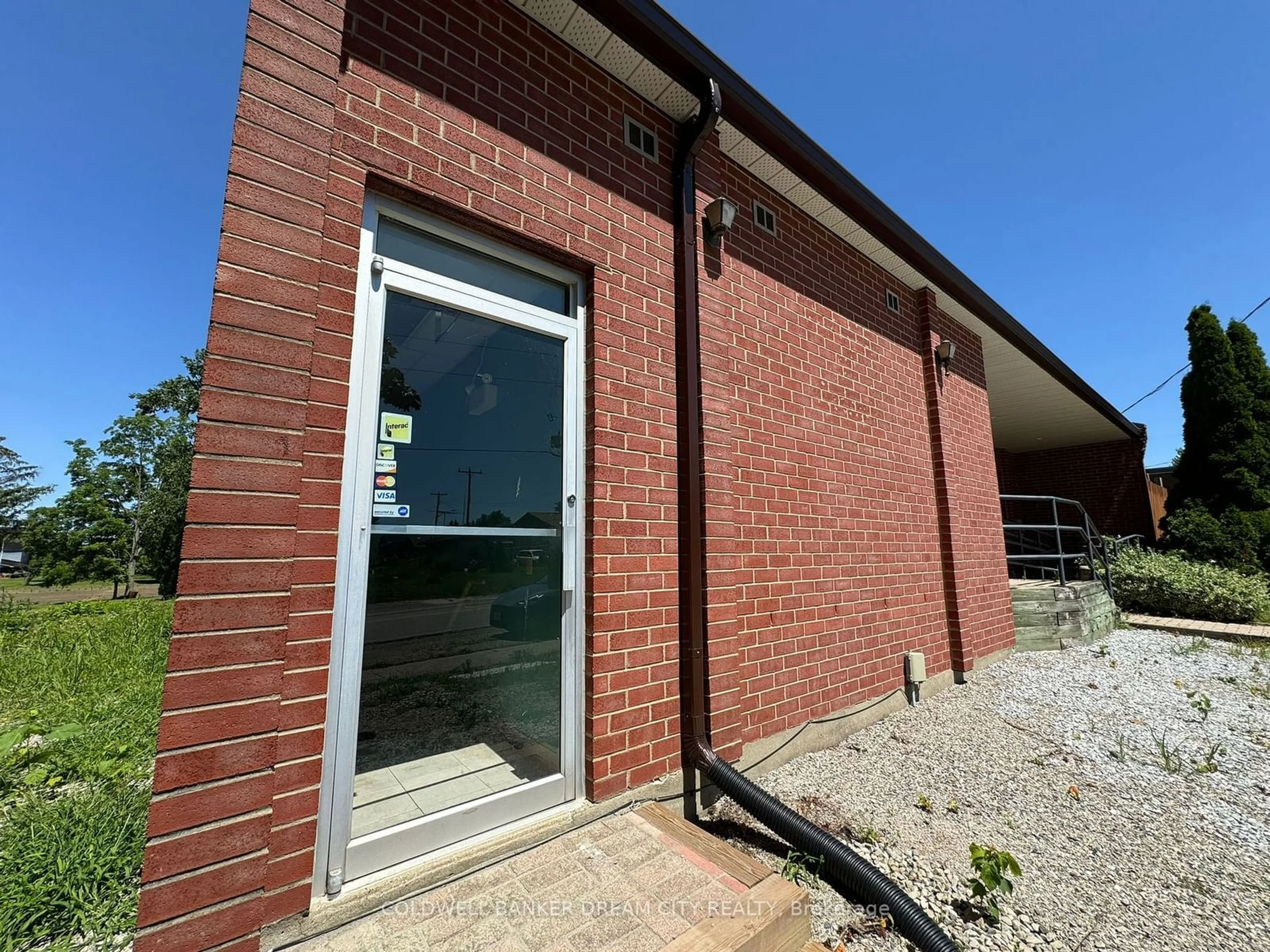 Home with brick exterior material for 93 Main St, Chatham-Kent Ontario N7M 2R2