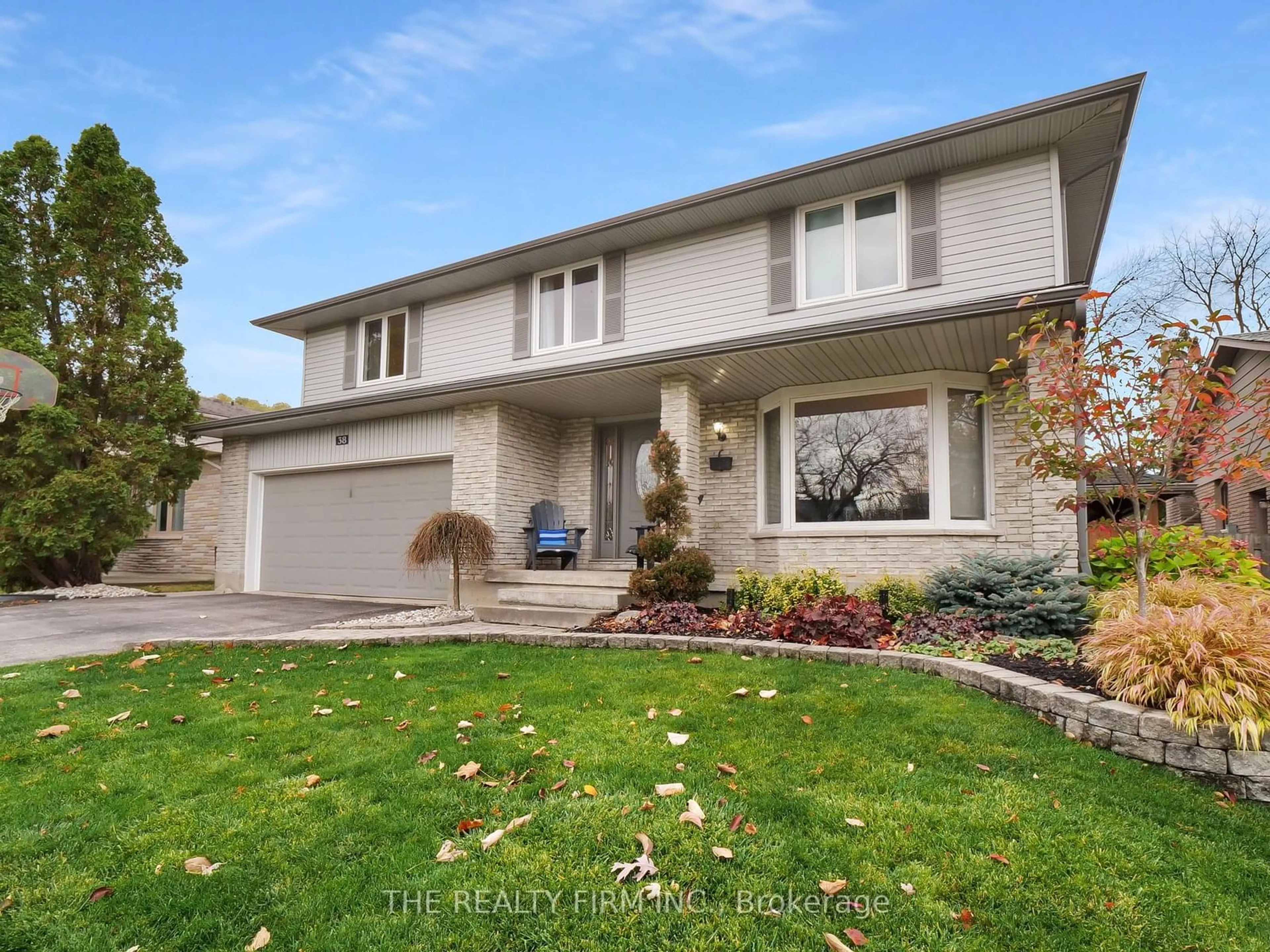 Frontside or backside of a home, the street view for 38 Guildford Crt, London Ontario N6J 3Y1