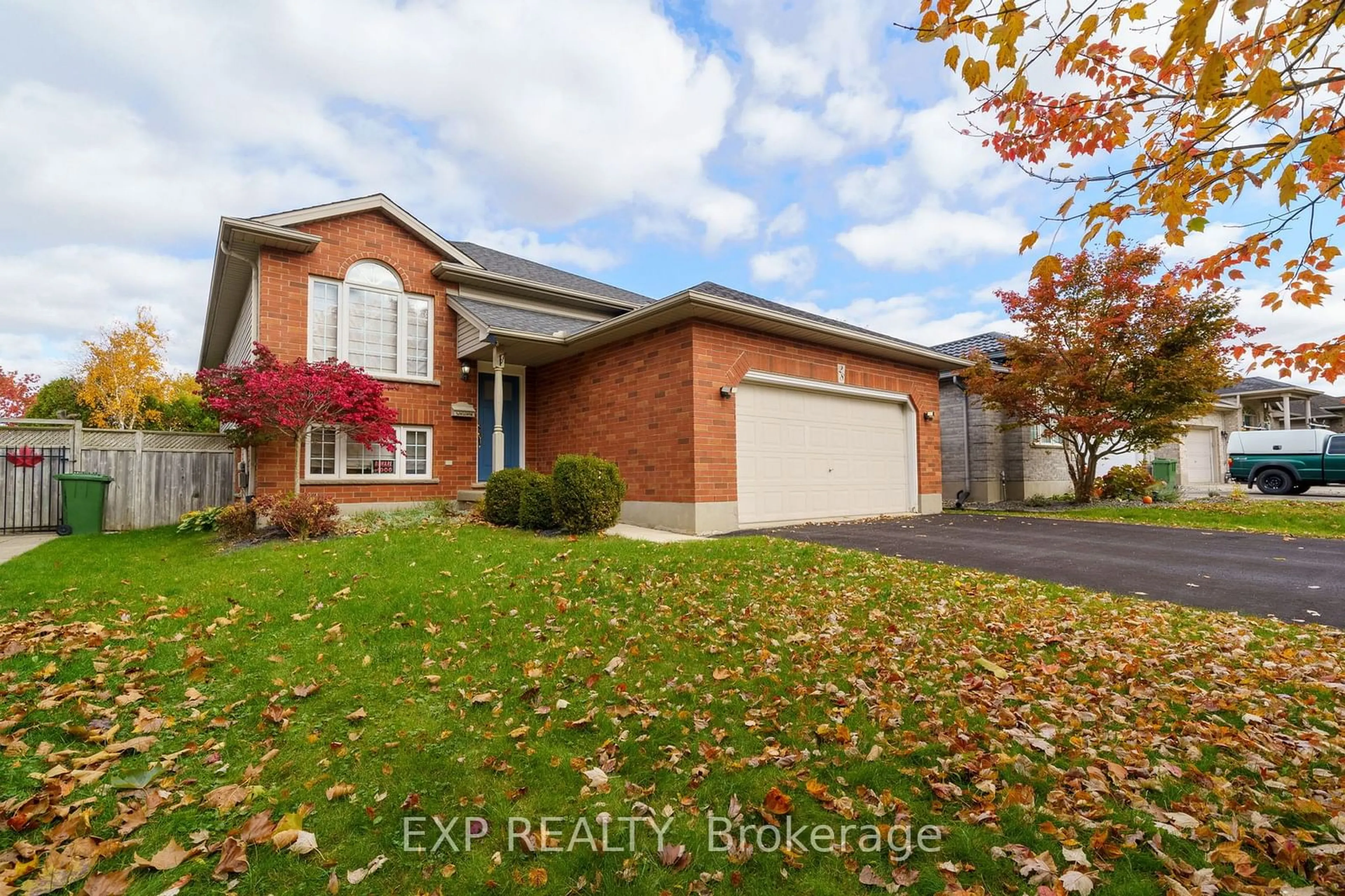 Frontside or backside of a home, the street view for 28 Schreyer Dr, St. Thomas Ontario N5R 6E8