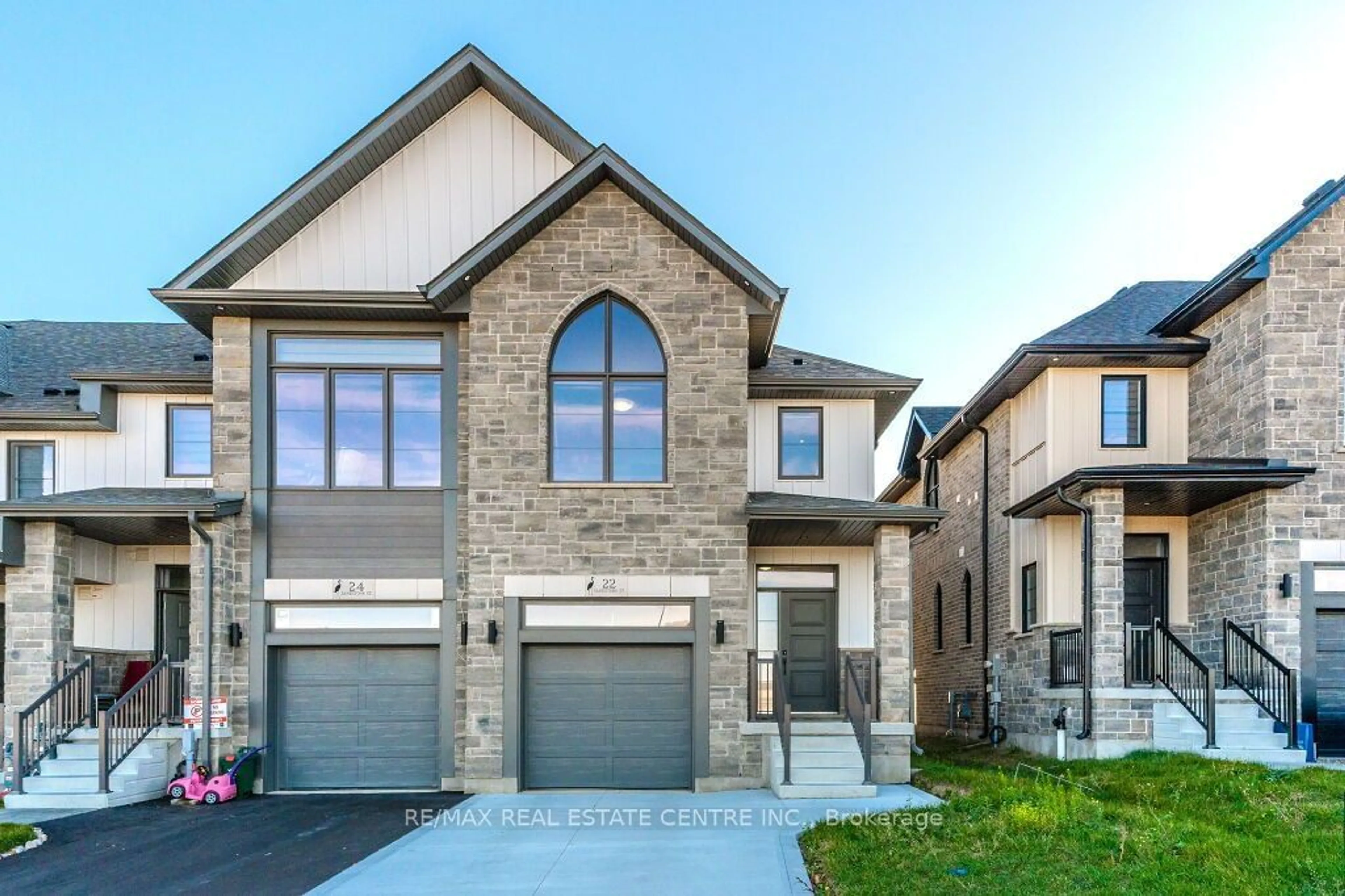 A pic from exterior of the house or condo, mountain for 22 Sandstone St, Cambridge Ontario N1S 0E4