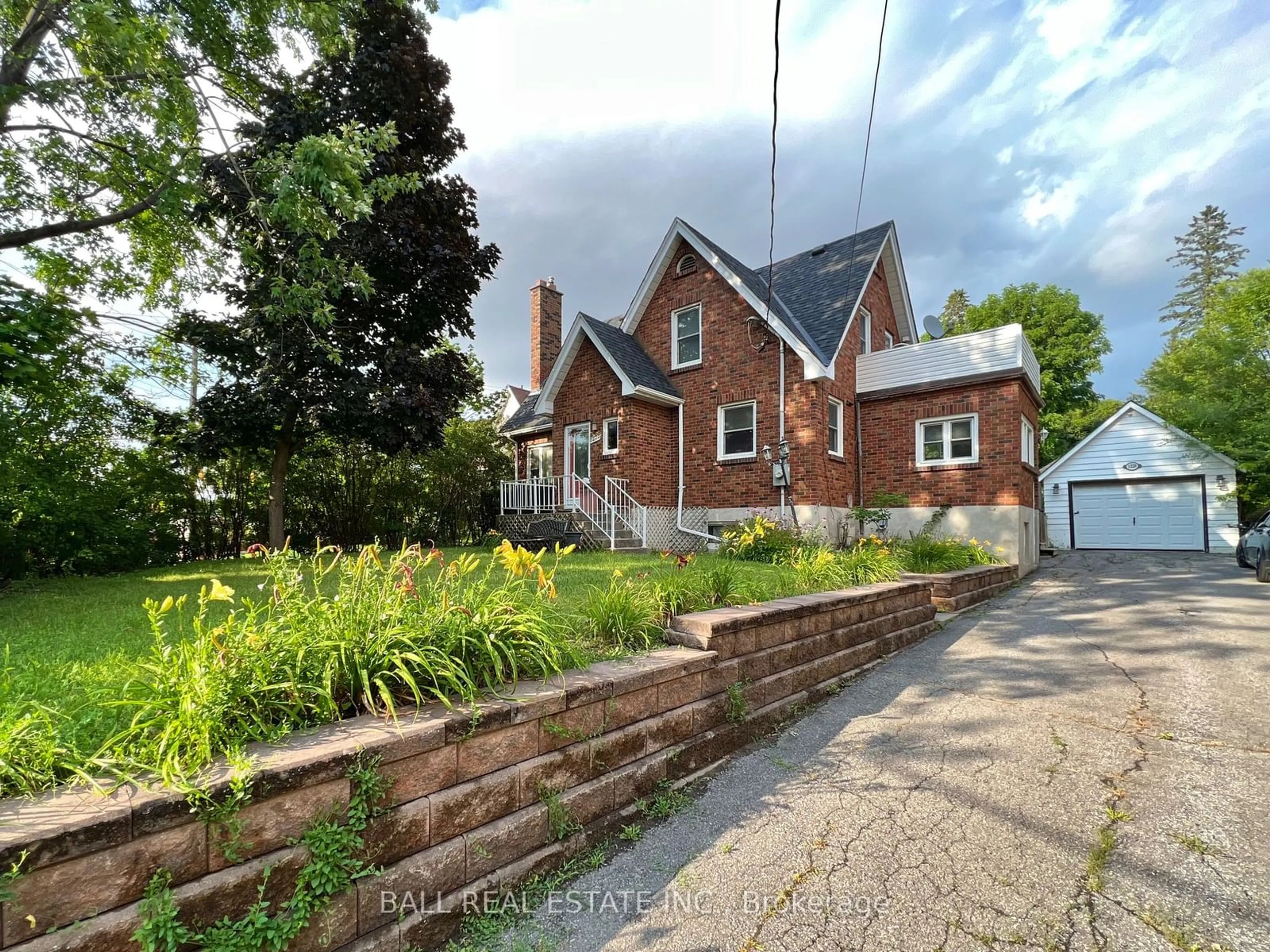 Frontside or backside of a home, cottage for 1220 Clonsilla Ave, Peterborough Ontario K9J 5Y9