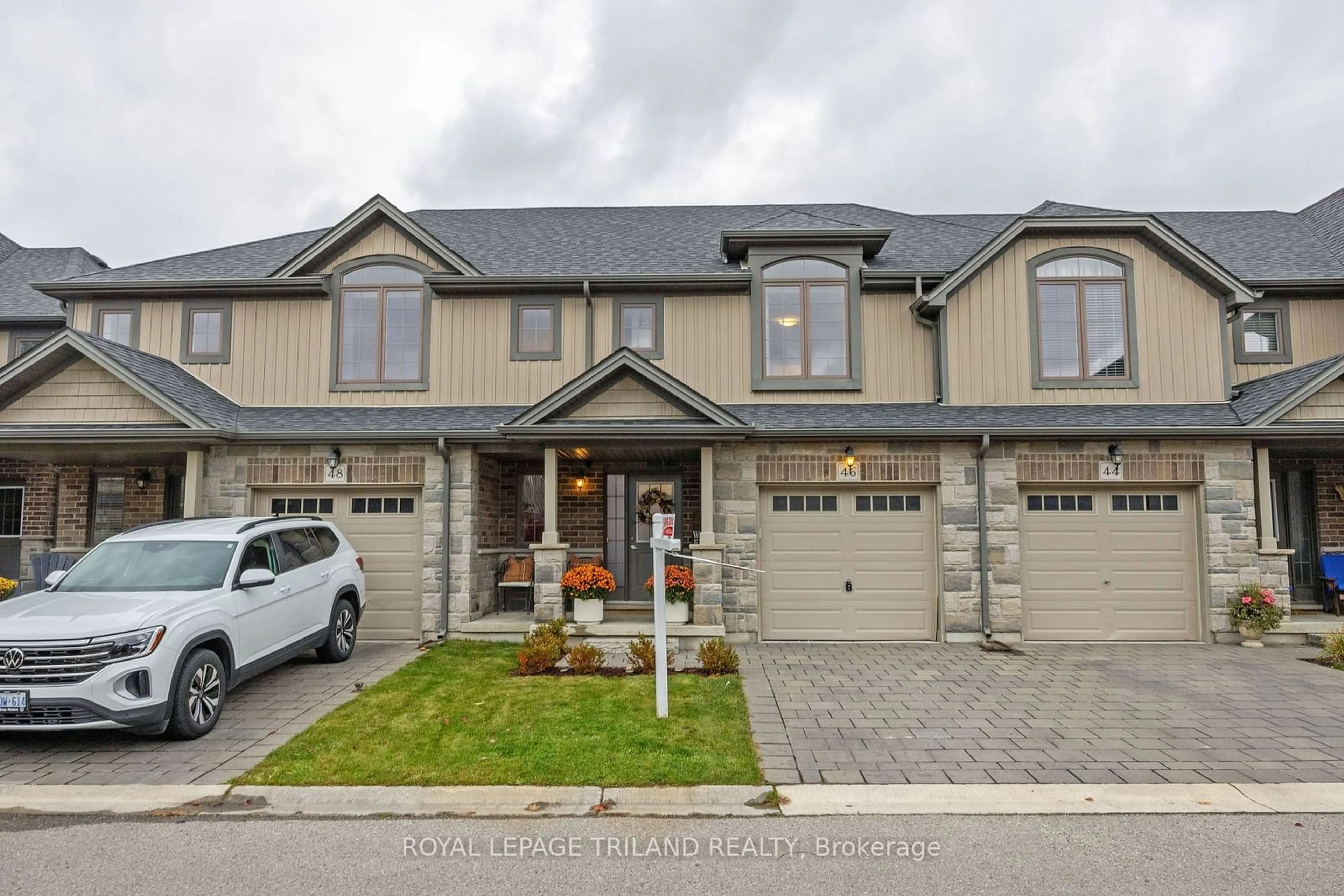 A pic from exterior of the house or condo, the street view for 2040 Shore Rd #46, London Ontario N6K 0G3