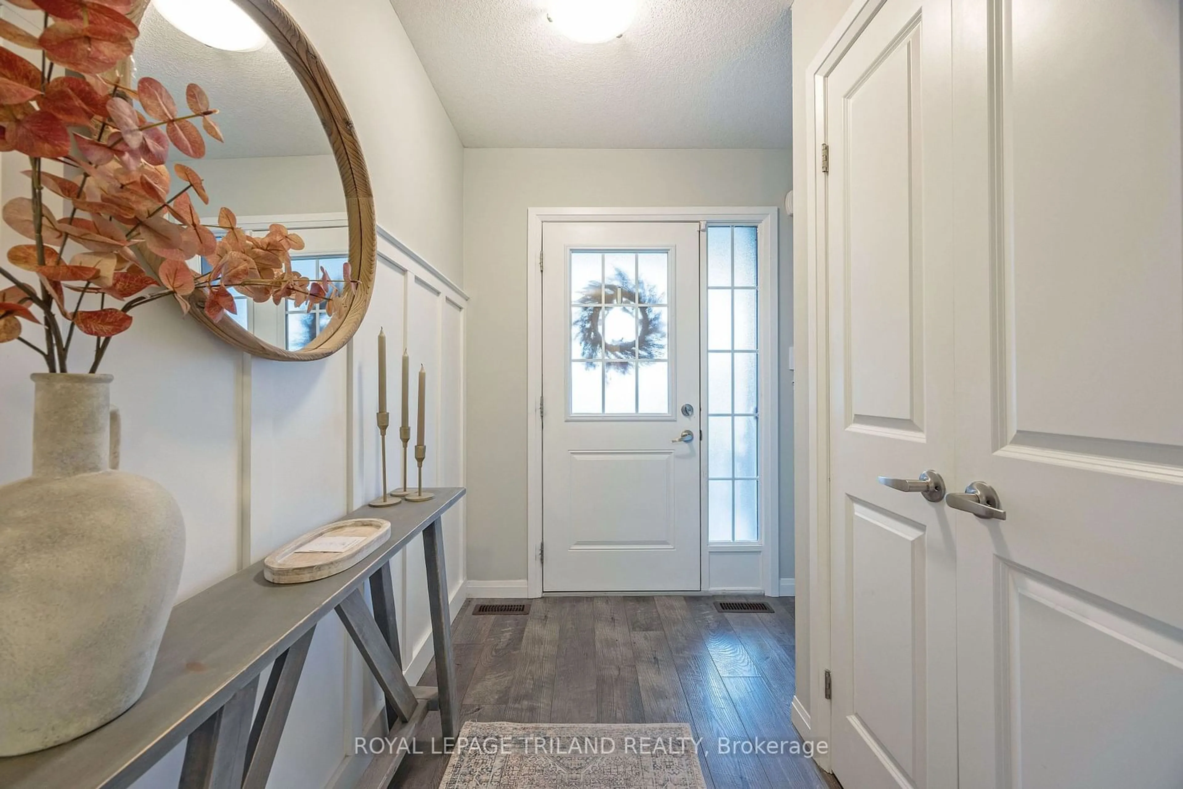 Indoor entryway, wood floors for 2040 Shore Rd #46, London Ontario N6K 0G3