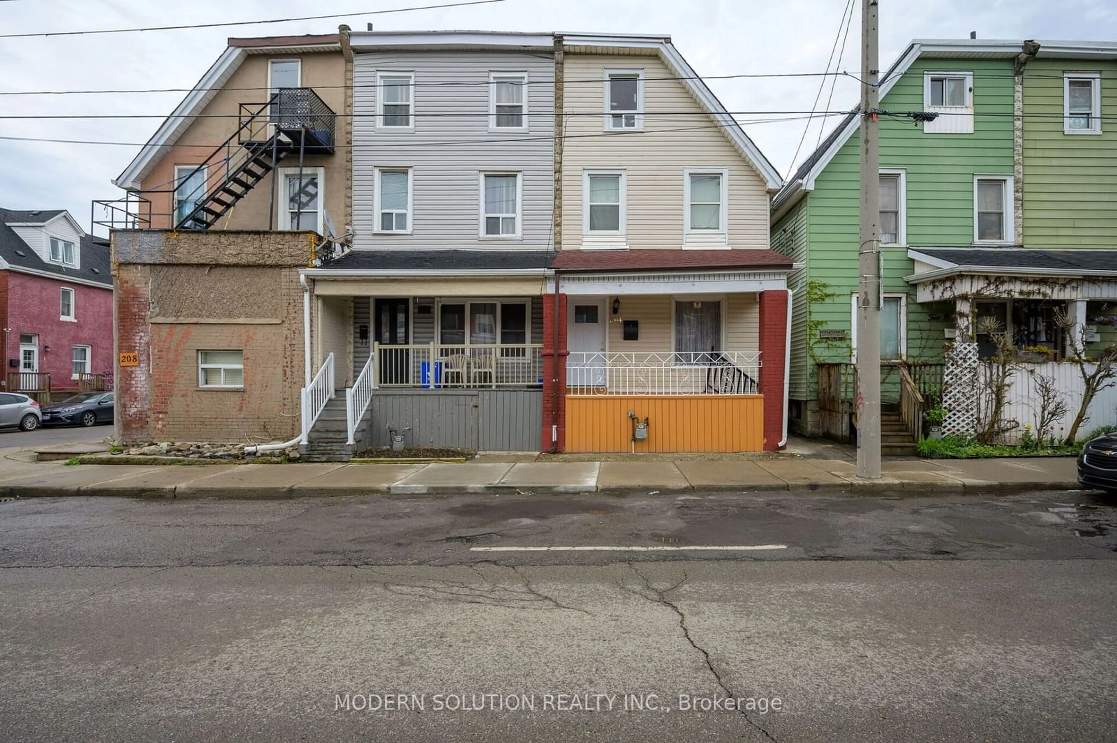 A pic from exterior of the house or condo, the street view for 204 Sherman Ave, Hamilton Ontario L8L 6M9