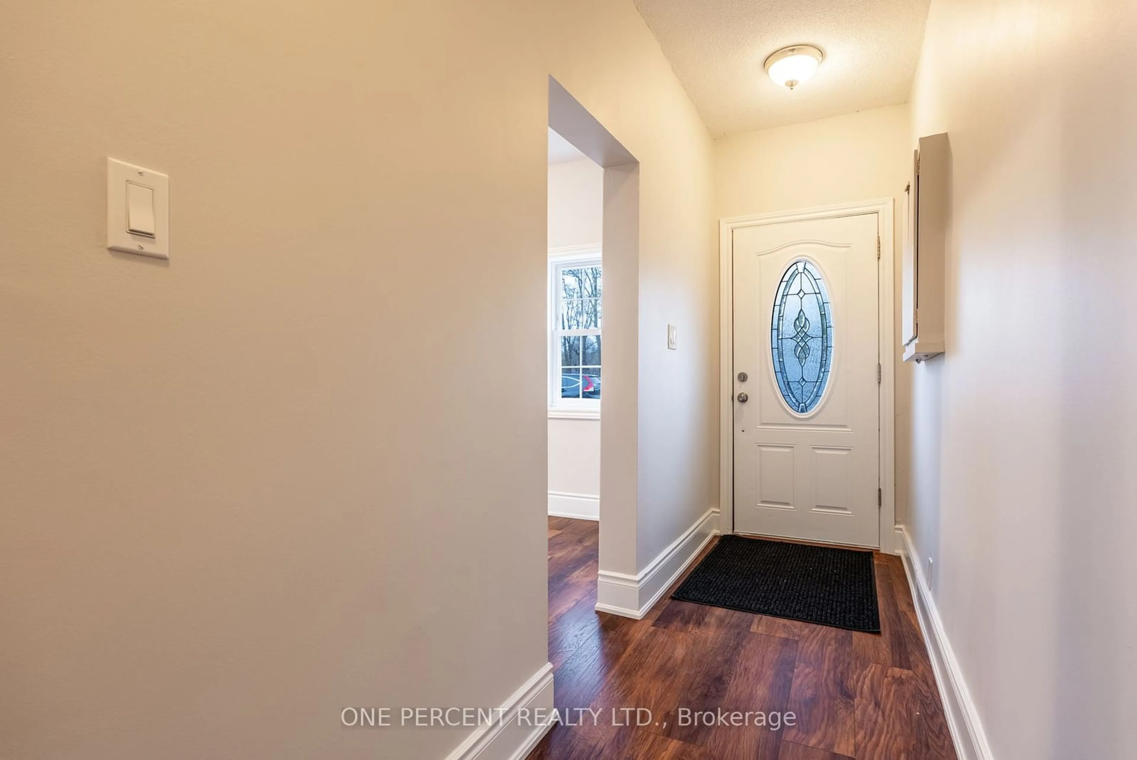 Indoor entryway, wood floors for 19 Strachan St, Hamilton Ontario L8L 3M2