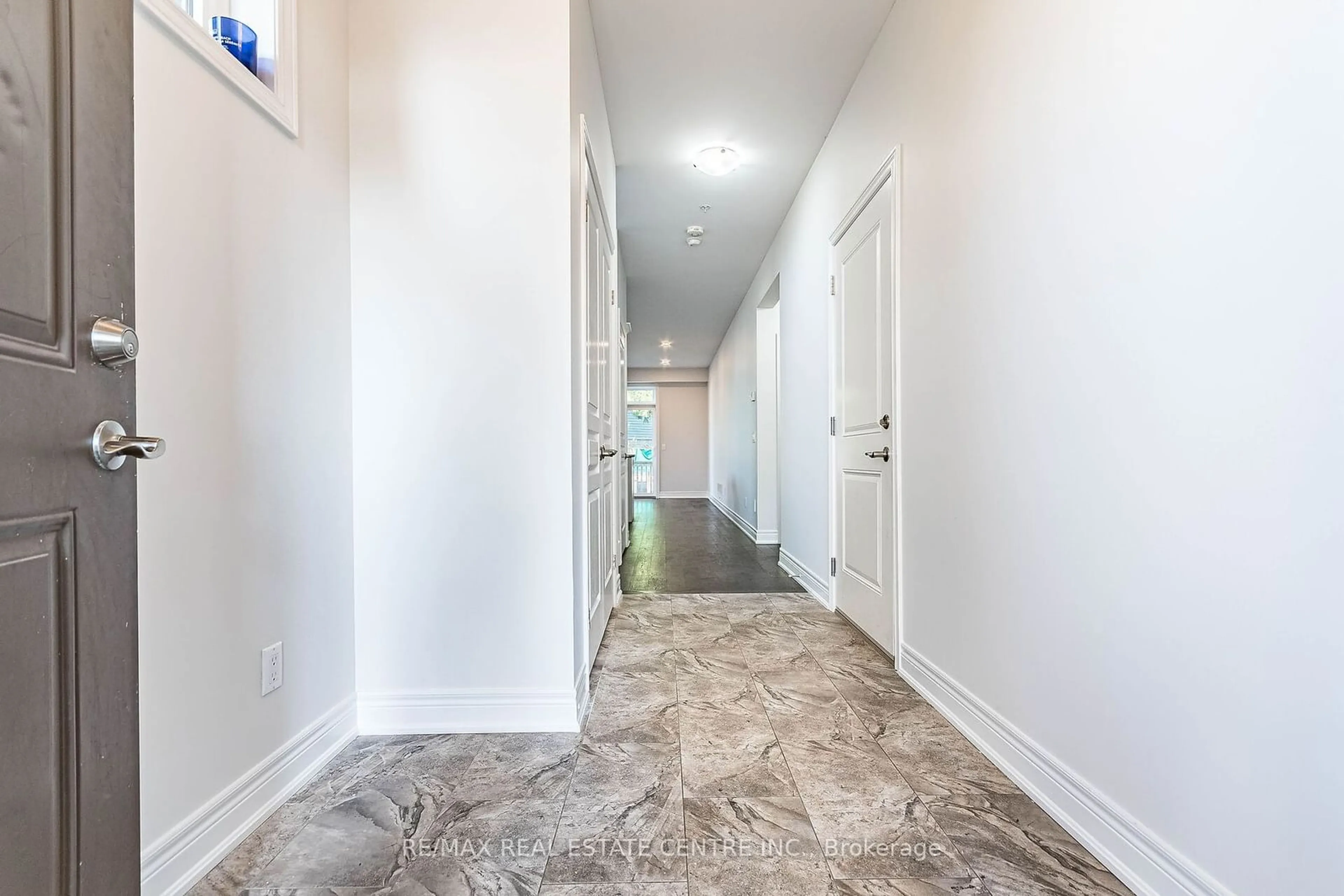 Indoor entryway, not visible floor for 103 Manhattan Crt, St. Catharines Ontario L2R 0B8