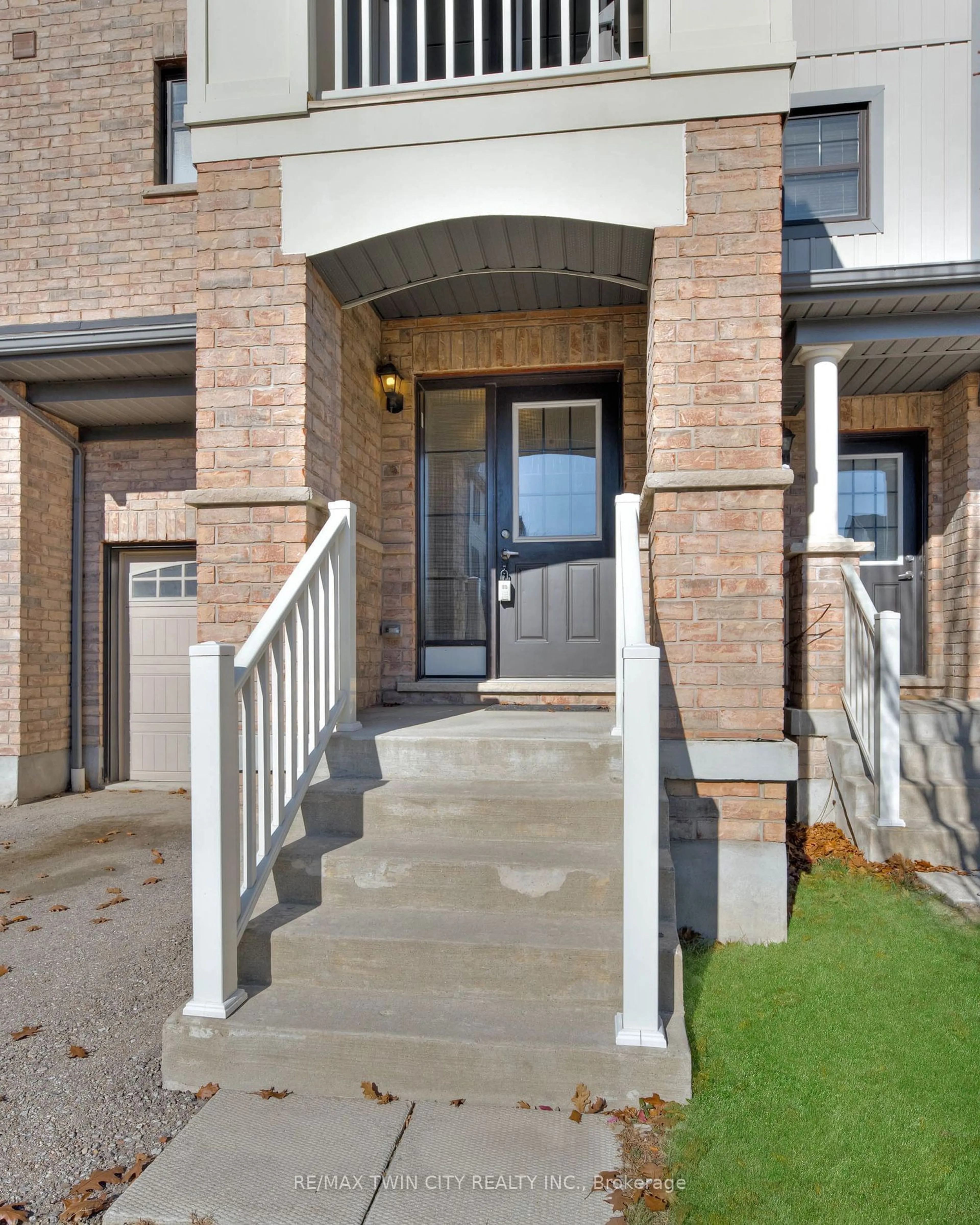 Indoor entryway, wood floors for 701 Homer Watson Blvd #16, Kitchener Ontario N2C 0B5