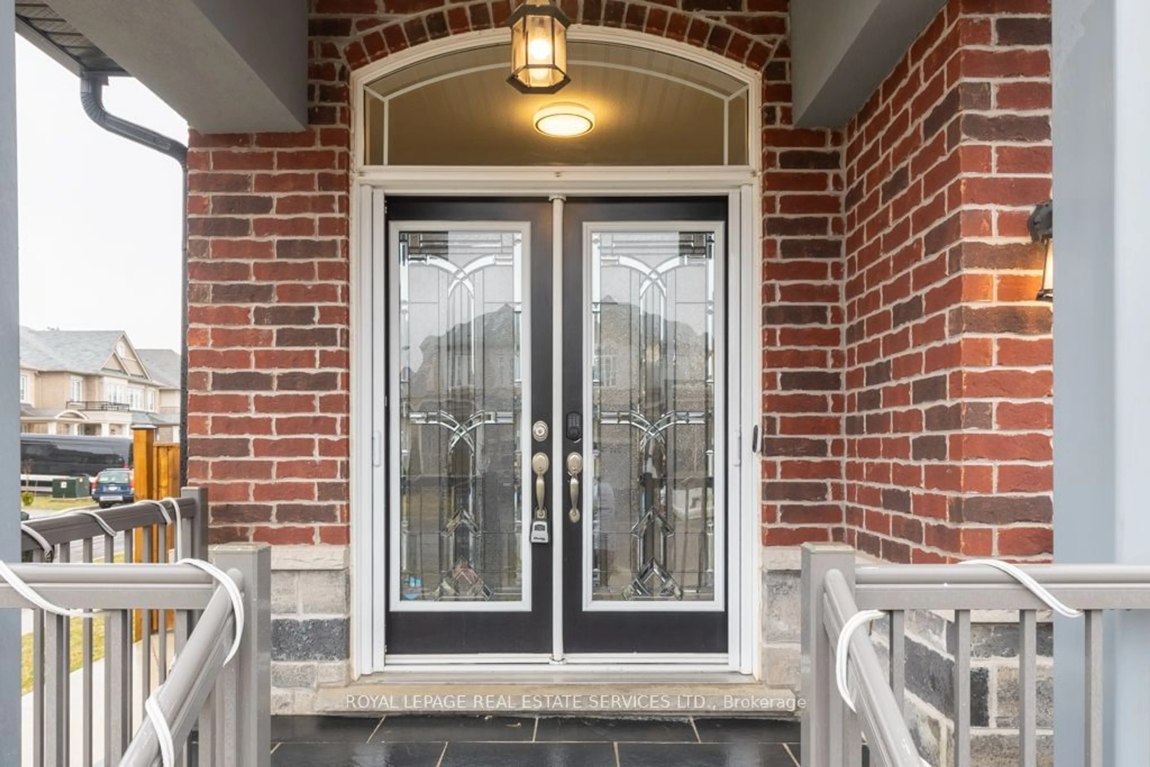 Indoor entryway, ceramic floors for 17 Narbonne Cres, Hamilton Ontario L8J 0J7