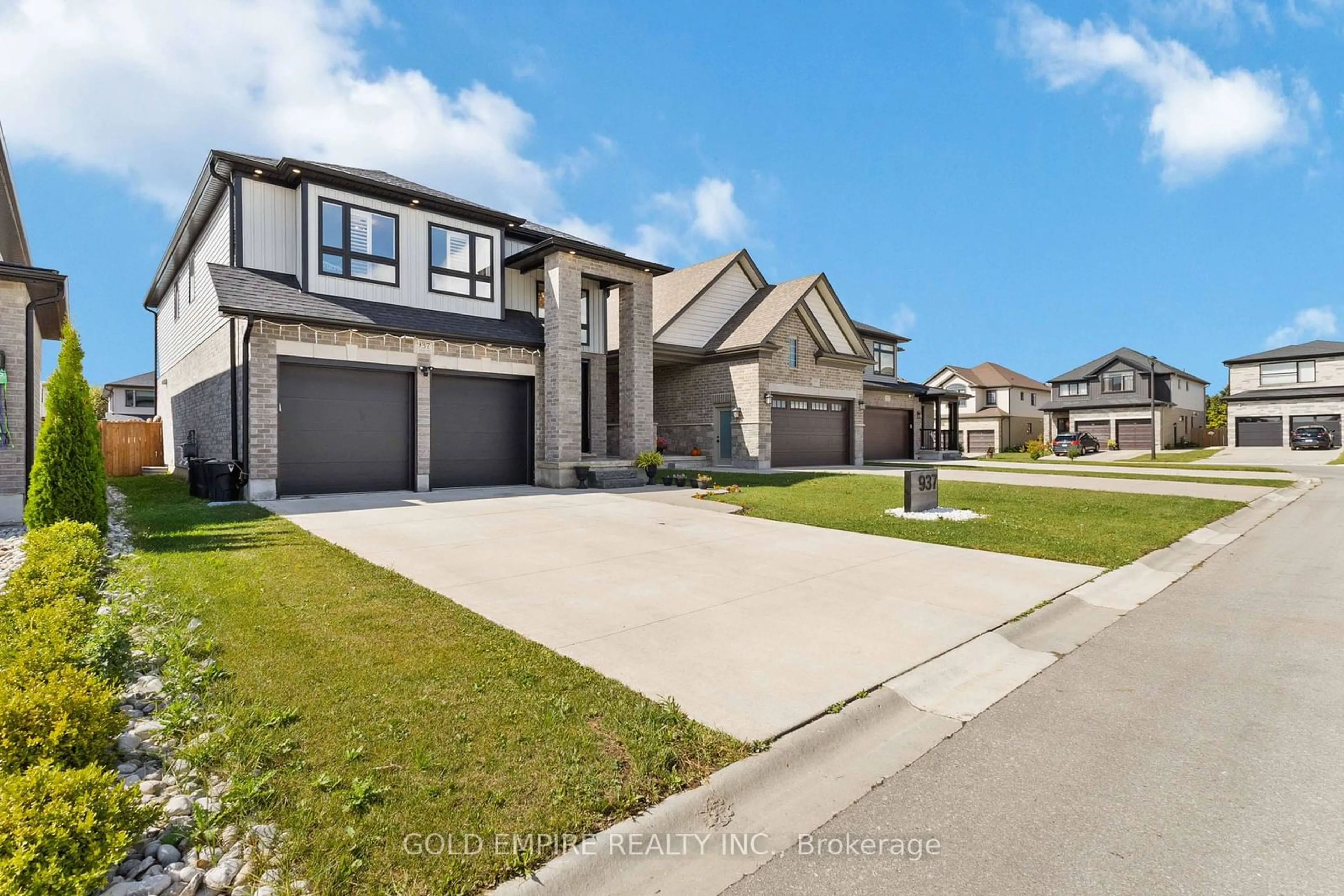 Frontside or backside of a home, the street view for 937 Lennon Way, London Ontario N6G 0W9