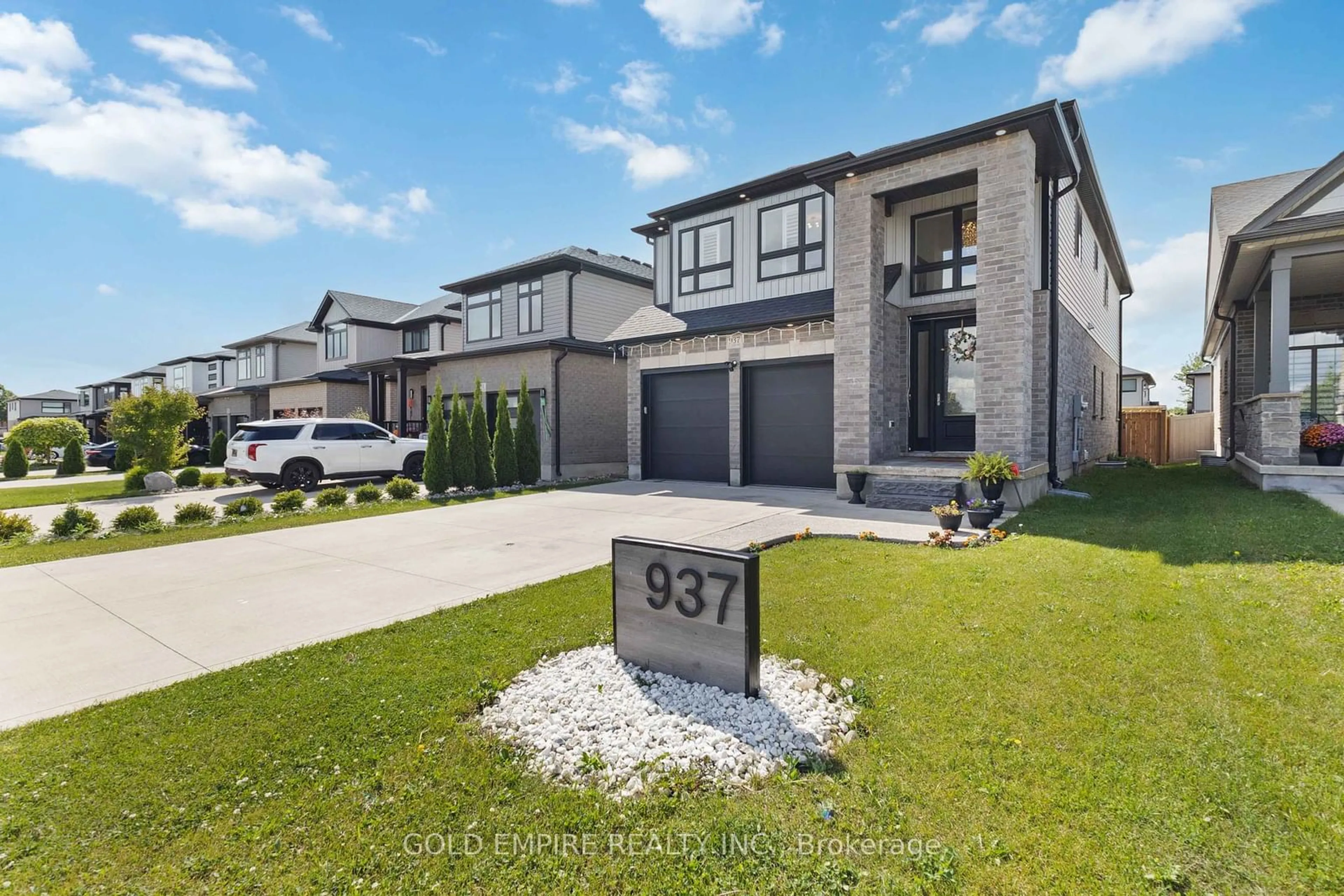 Frontside or backside of a home, the street view for 937 Lennon Way, London Ontario N6G 0W9