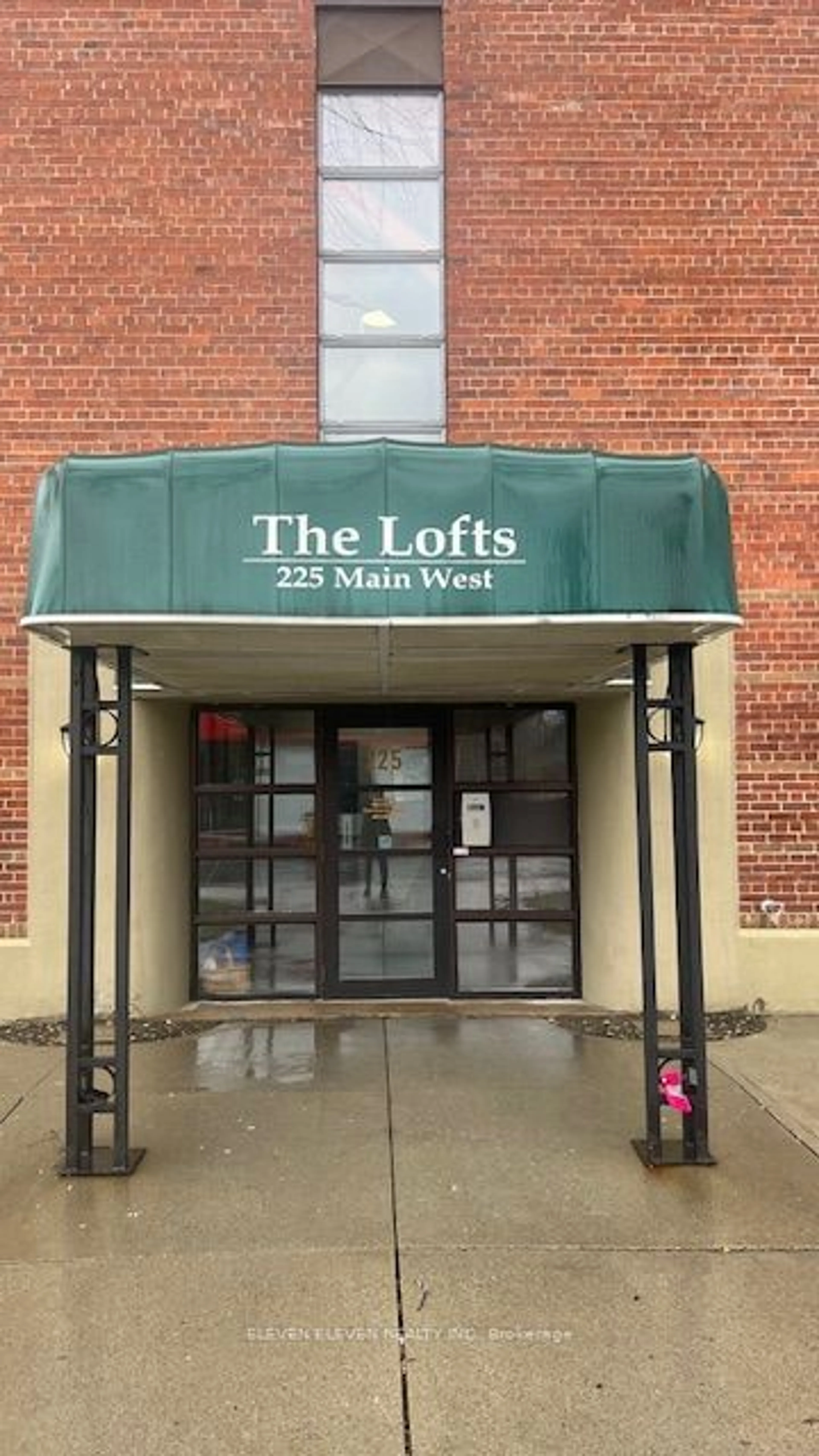 Indoor lobby for 225 Main St #401, Hawkesbury Ontario K6A 3R7