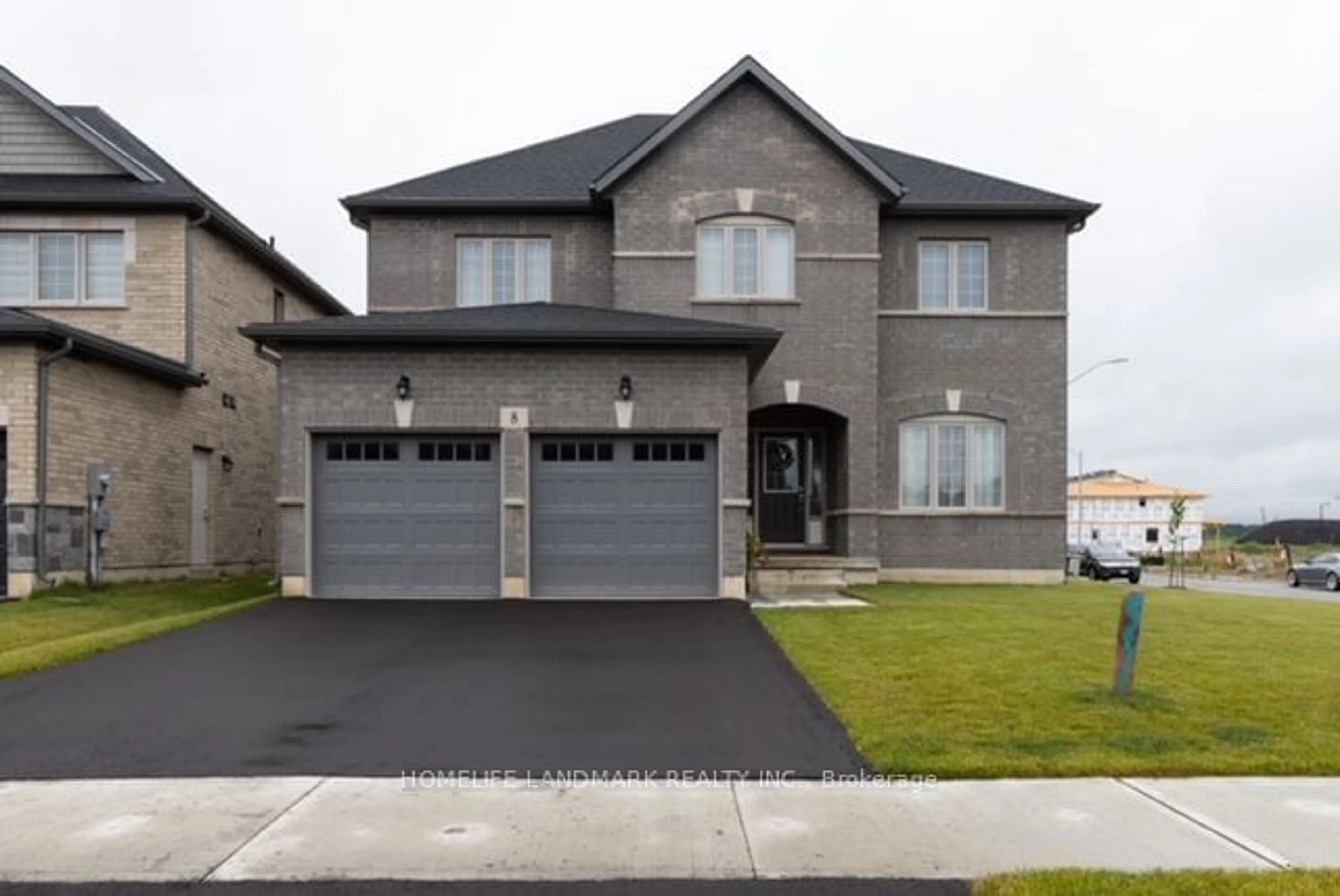 Frontside or backside of a home, the street view for 8 Venture Way, Thorold Ontario L0S 1A0