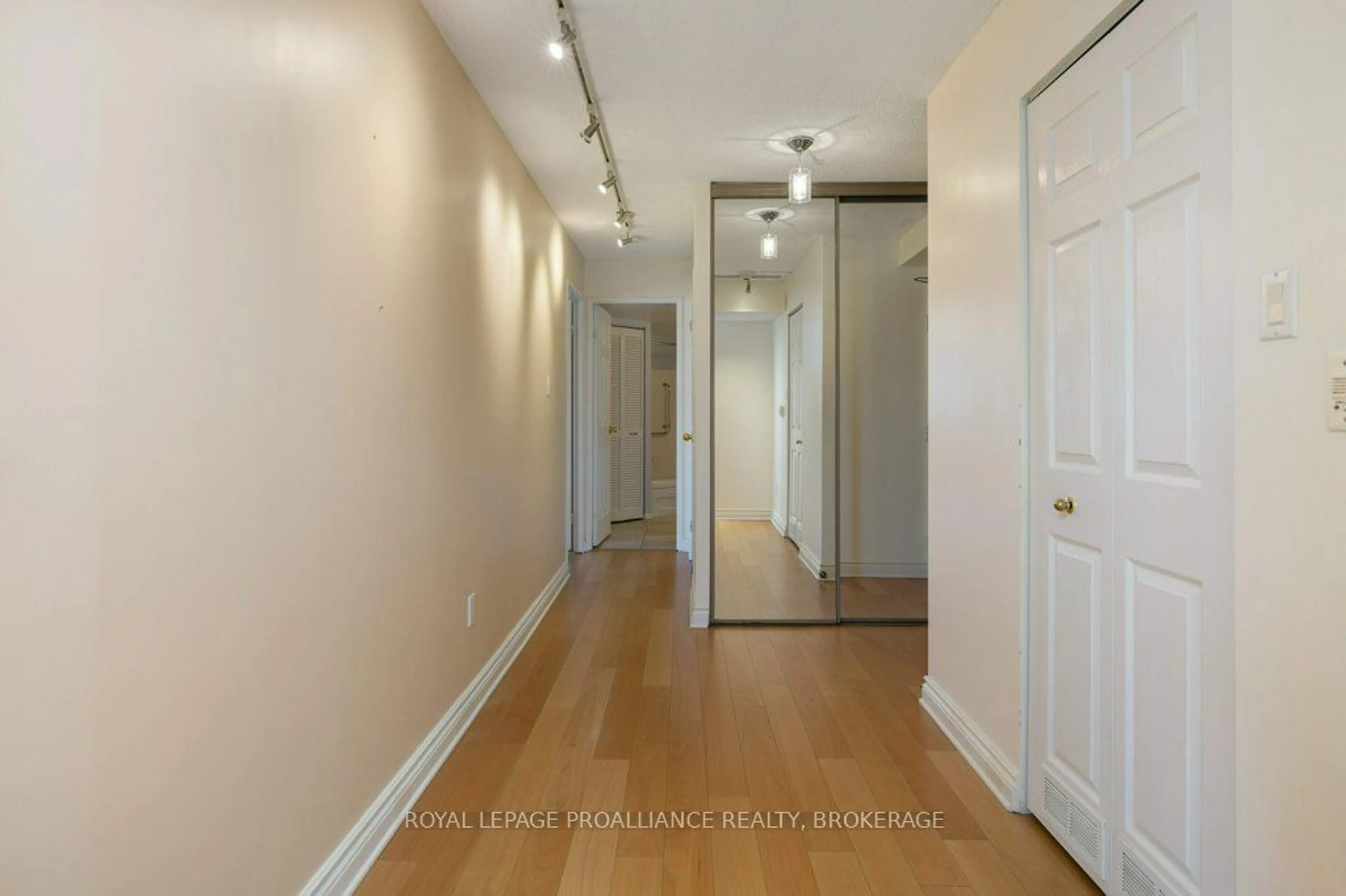 Indoor entryway, wood floors for 185 Ontario St #1304, Kingston Ontario K7L 2Y7