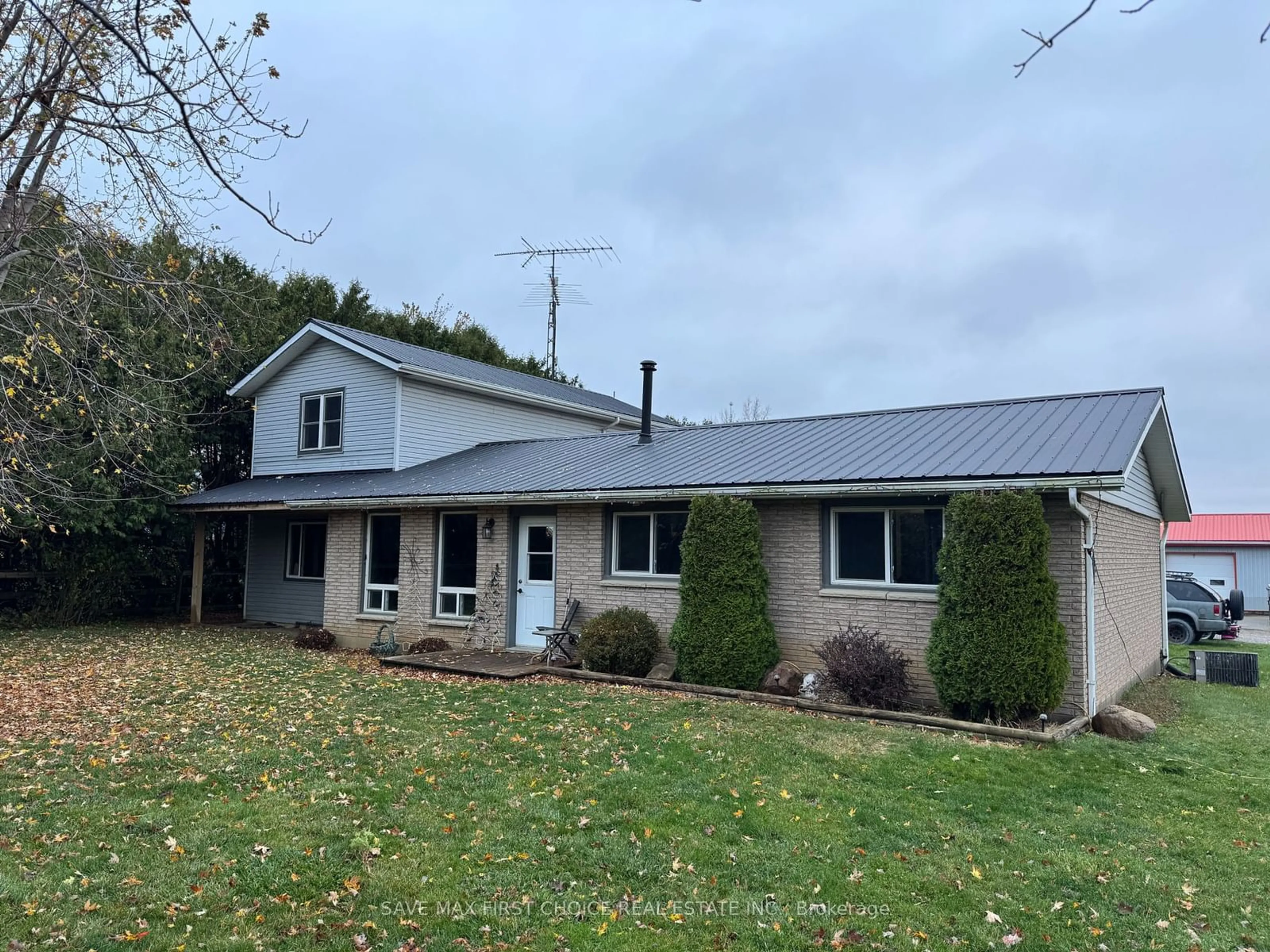 Frontside or backside of a home, the front or back of building for 19311 Gore Rd, Chatham-Kent Ontario N0P 1A0