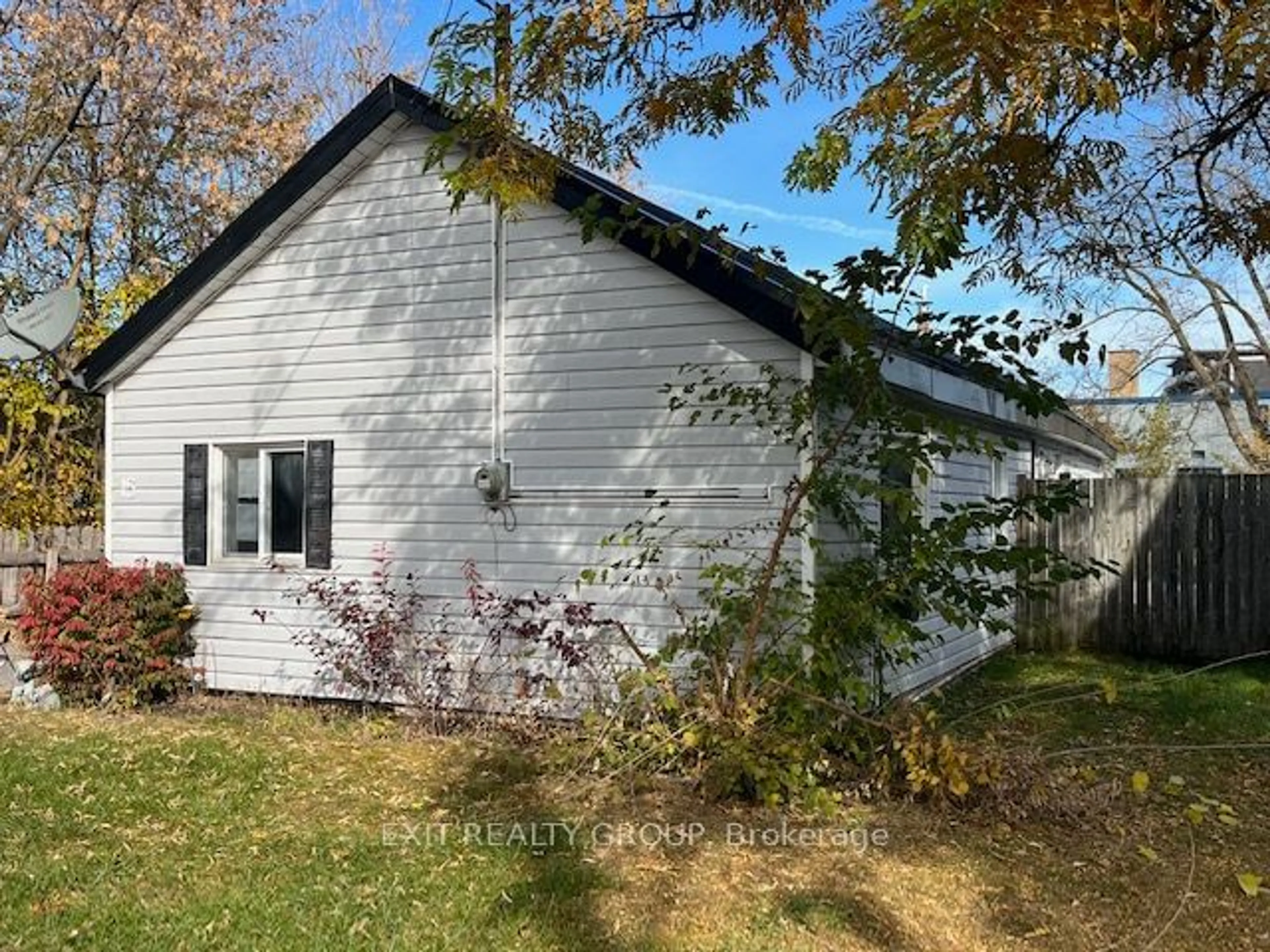 Frontside or backside of a home, cottage for 15 Brown St, Belleville Ontario K8N 3K9