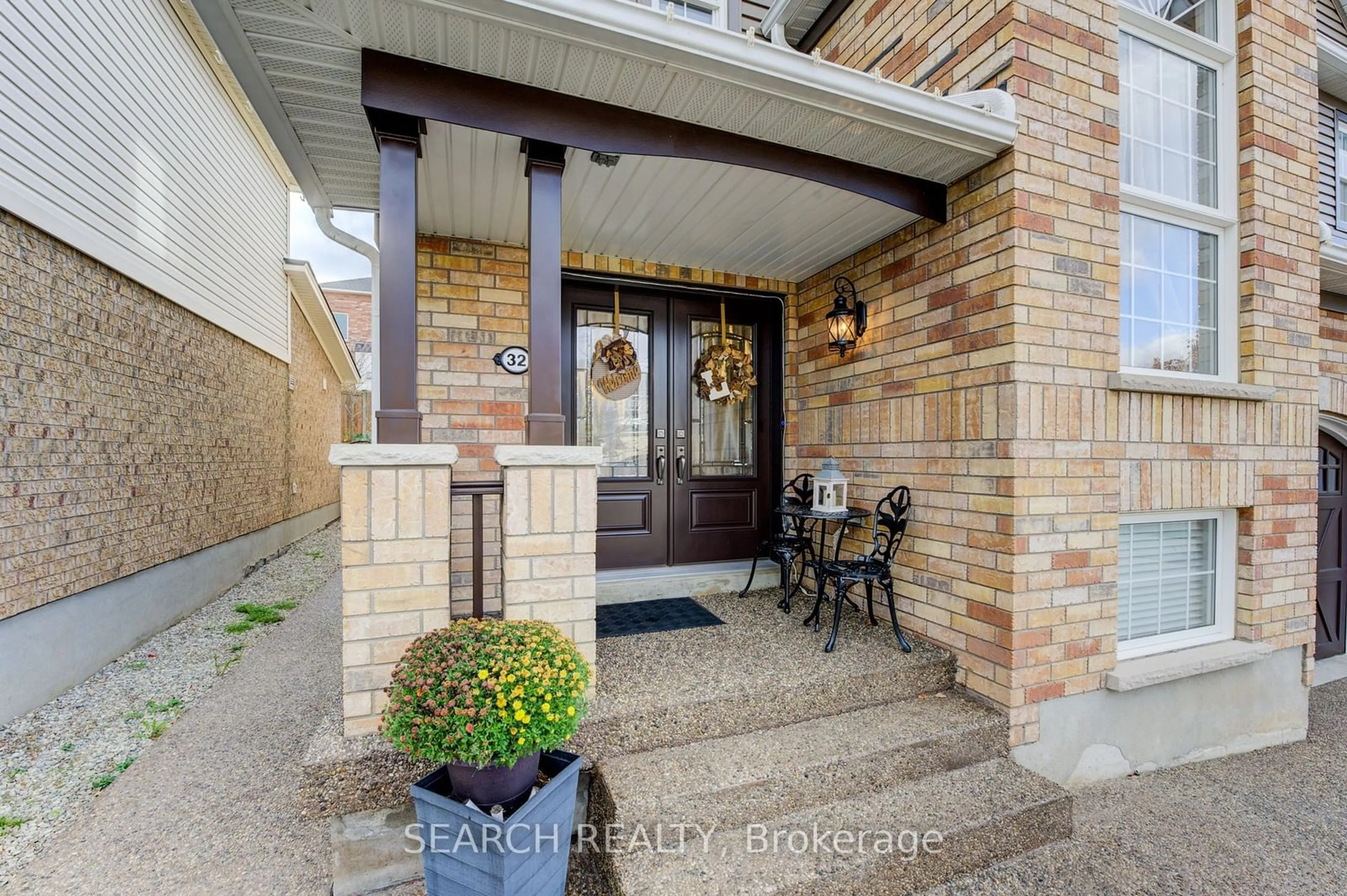 Indoor entryway, wood floors for 32 Triller Ave, Cambridge Ontario N1P 1J8