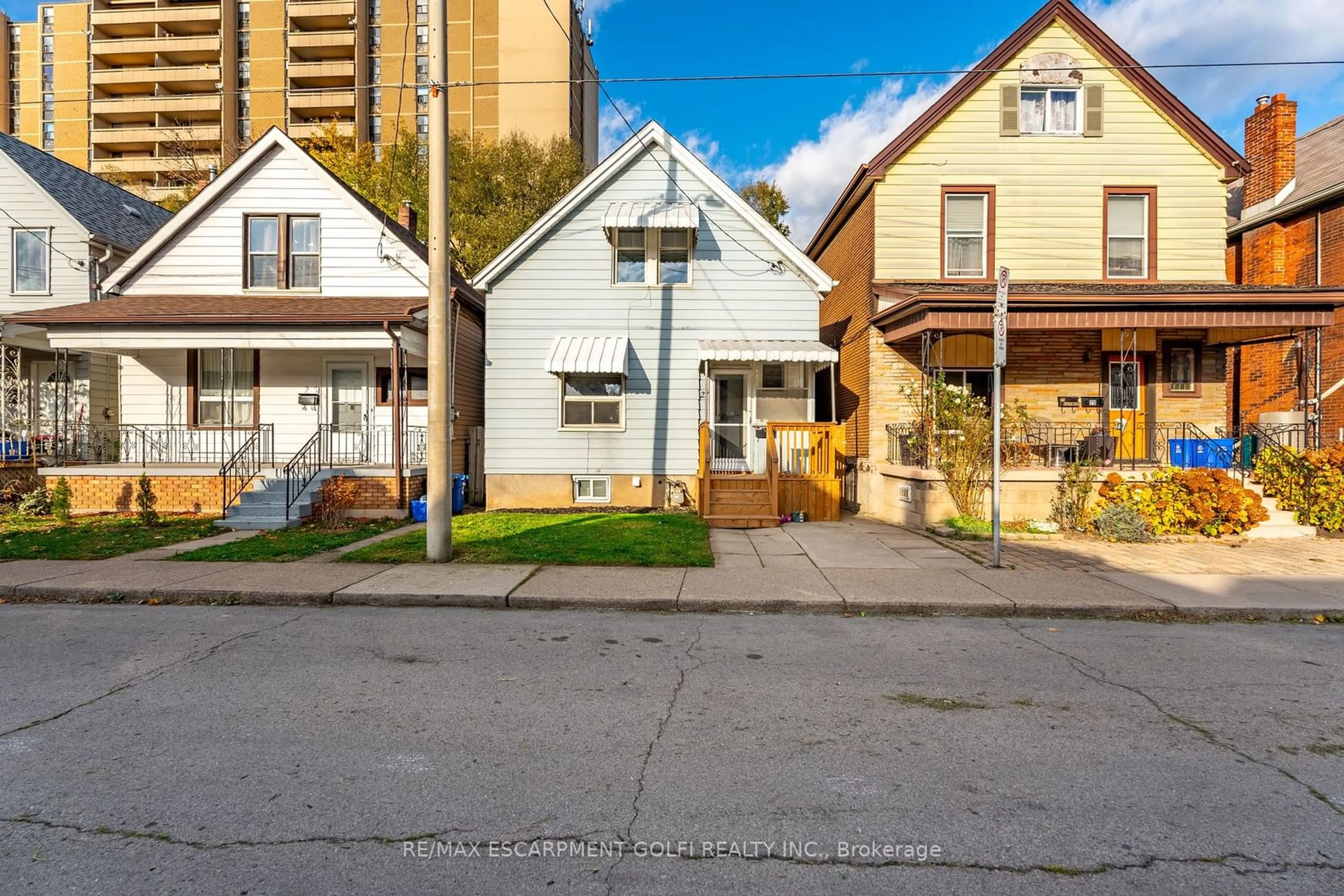 A pic from exterior of the house or condo, the street view for 27 HARVEY St, Hamilton Ontario L8L 2L9