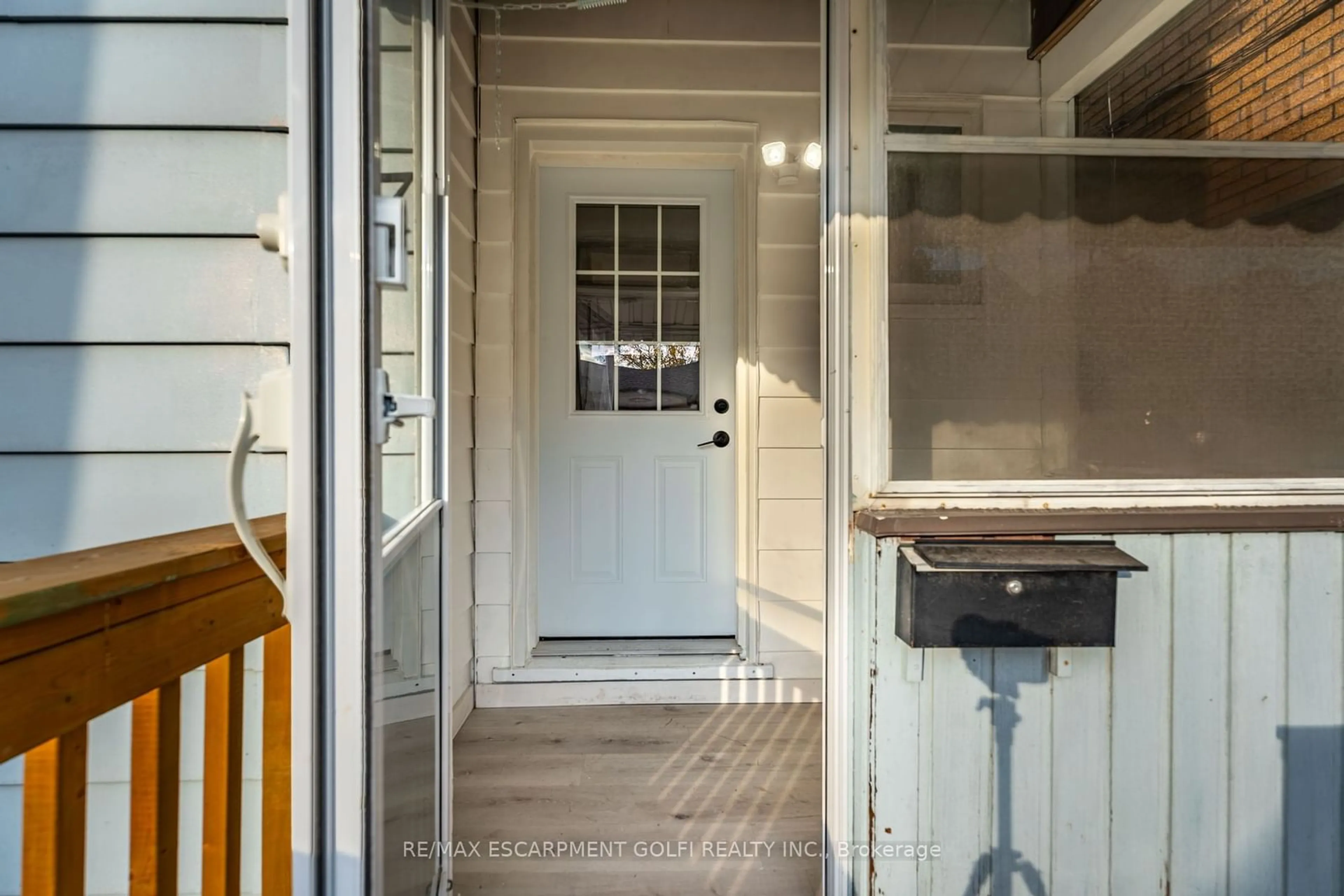 Indoor entryway, wood floors for 27 HARVEY St, Hamilton Ontario L8L 2L9