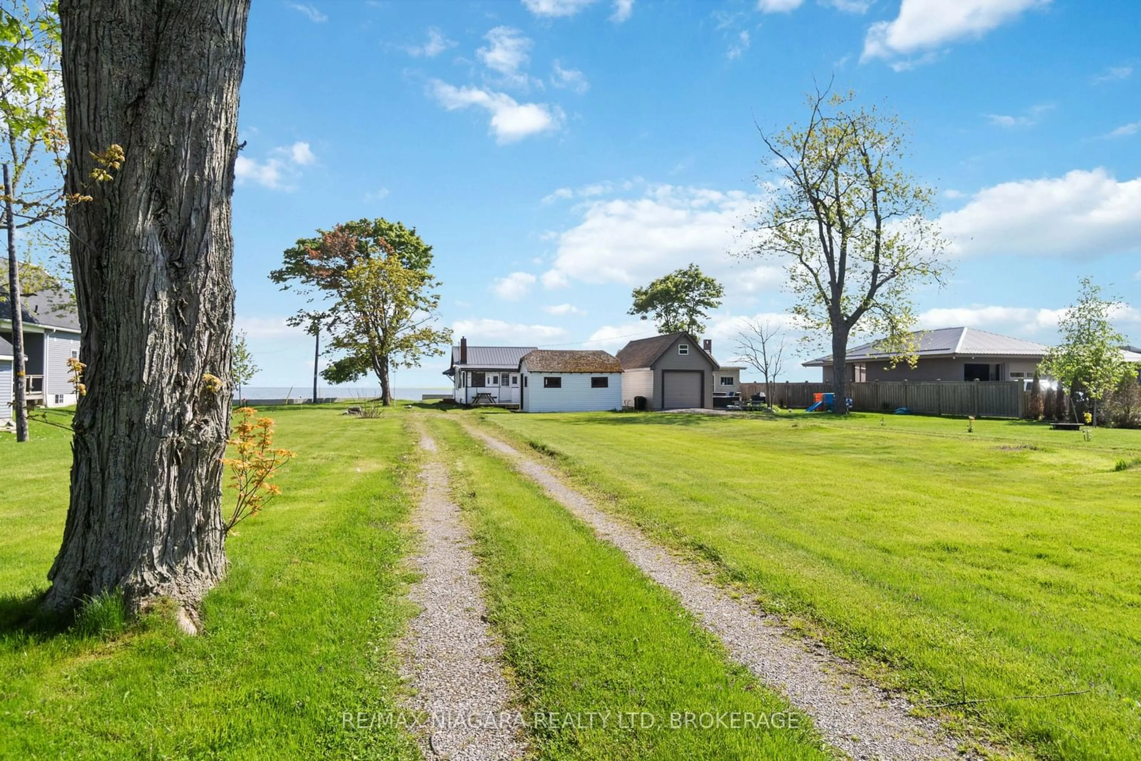 A pic from exterior of the house or condo, cottage for 10953 LAKESHORE Rd, Wainfleet Ontario L3K 5V4