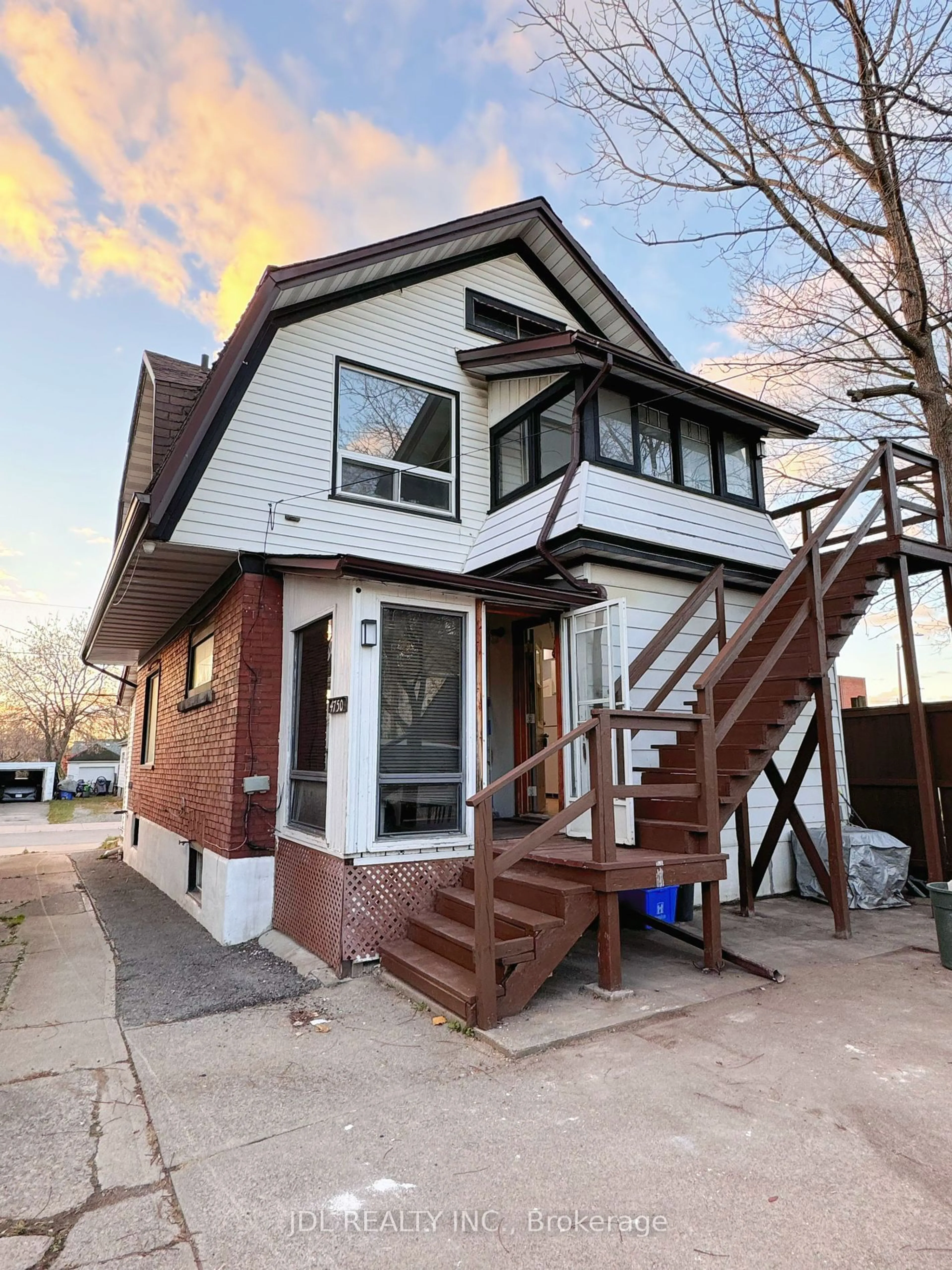 Frontside or backside of a home, cottage for 4750 Saint Lawrence Ave, Niagara Falls Ontario L2E 3X9