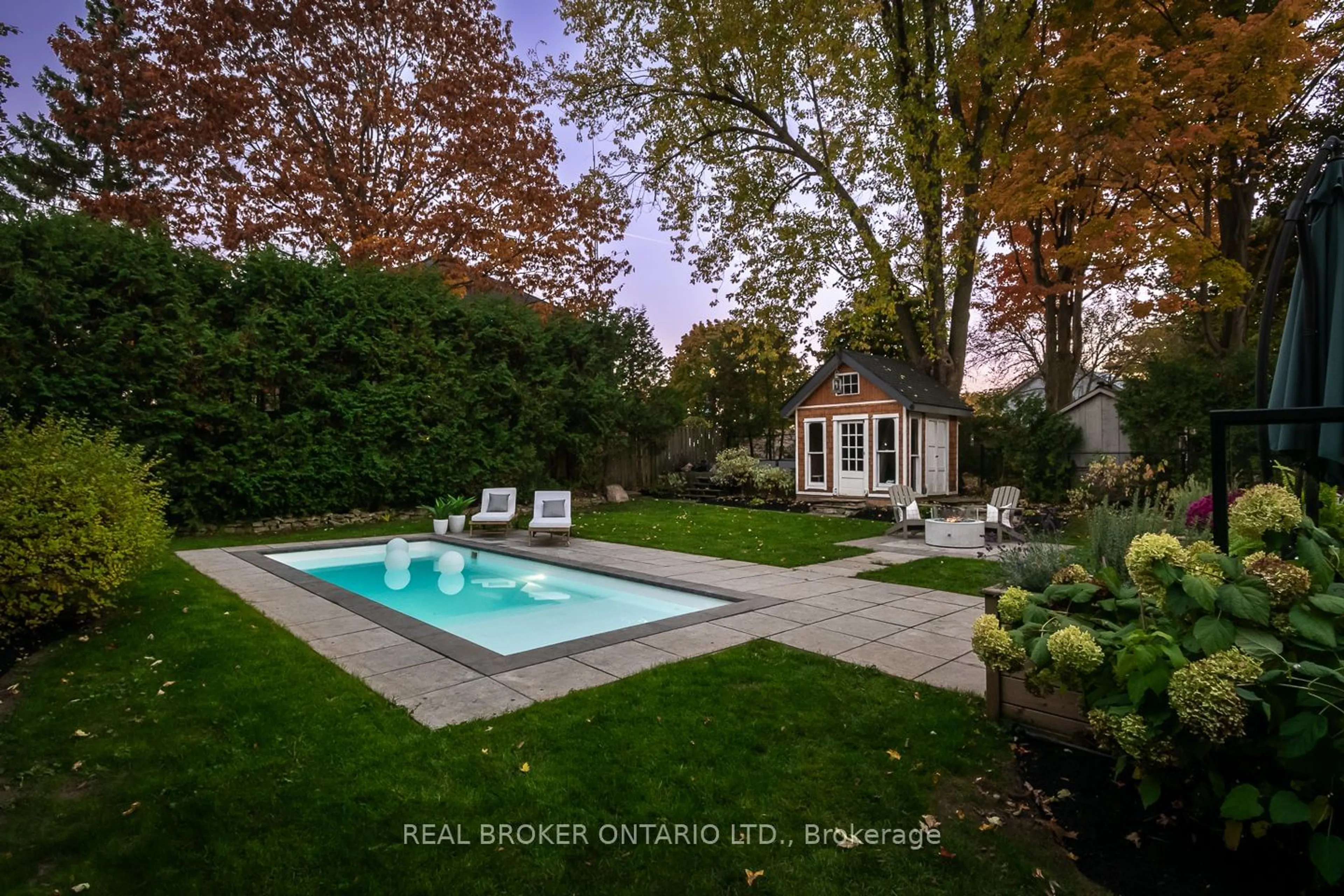 Indoor or outdoor pool for 39 Henderson St, Centre Wellington Ontario N0B 1S0