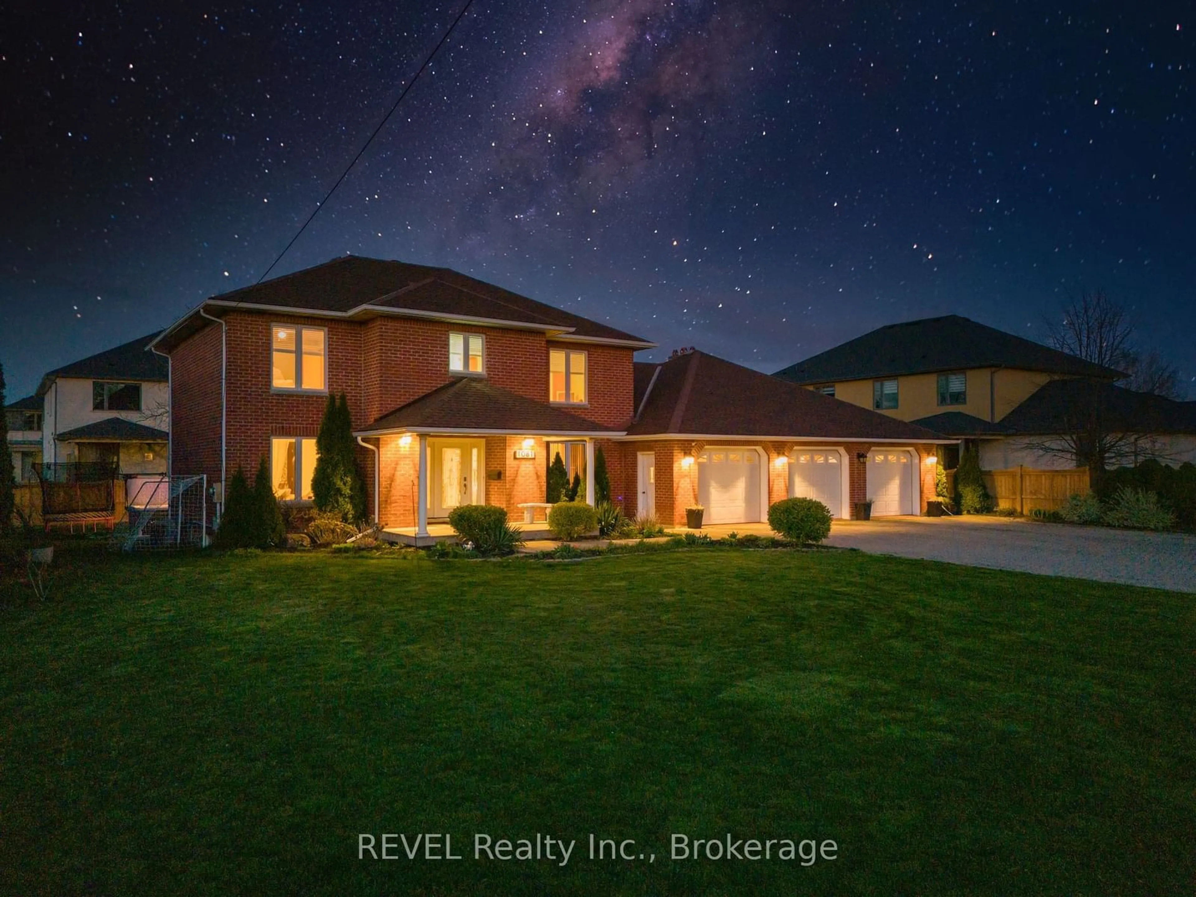 Frontside or backside of a home, the street view for 1081 VANSICKLE Rd, St. Catharines Ontario L2S 2X4