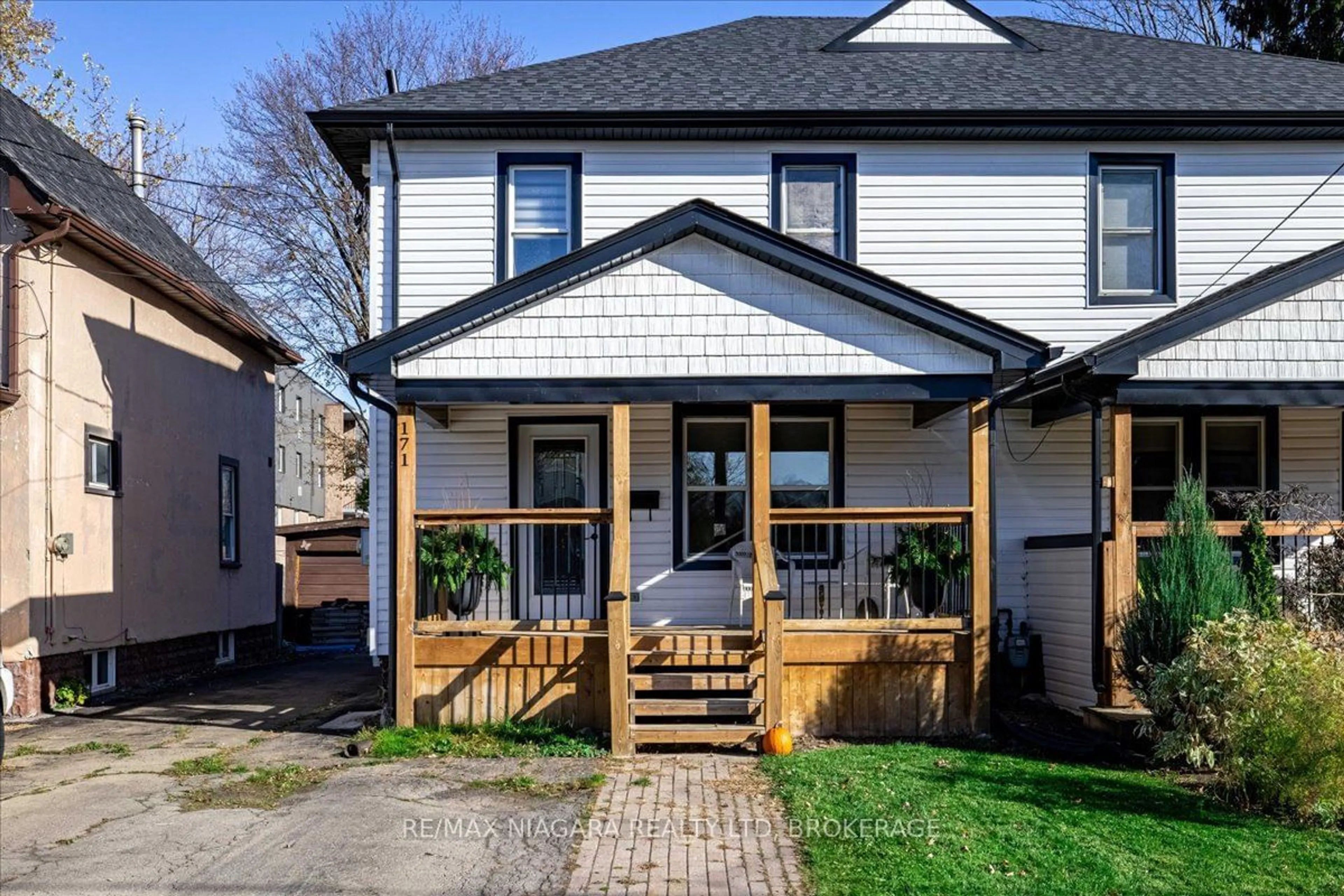 Frontside or backside of a home, cottage for 171 Elm St, Port Colborne Ontario L3K 4N7