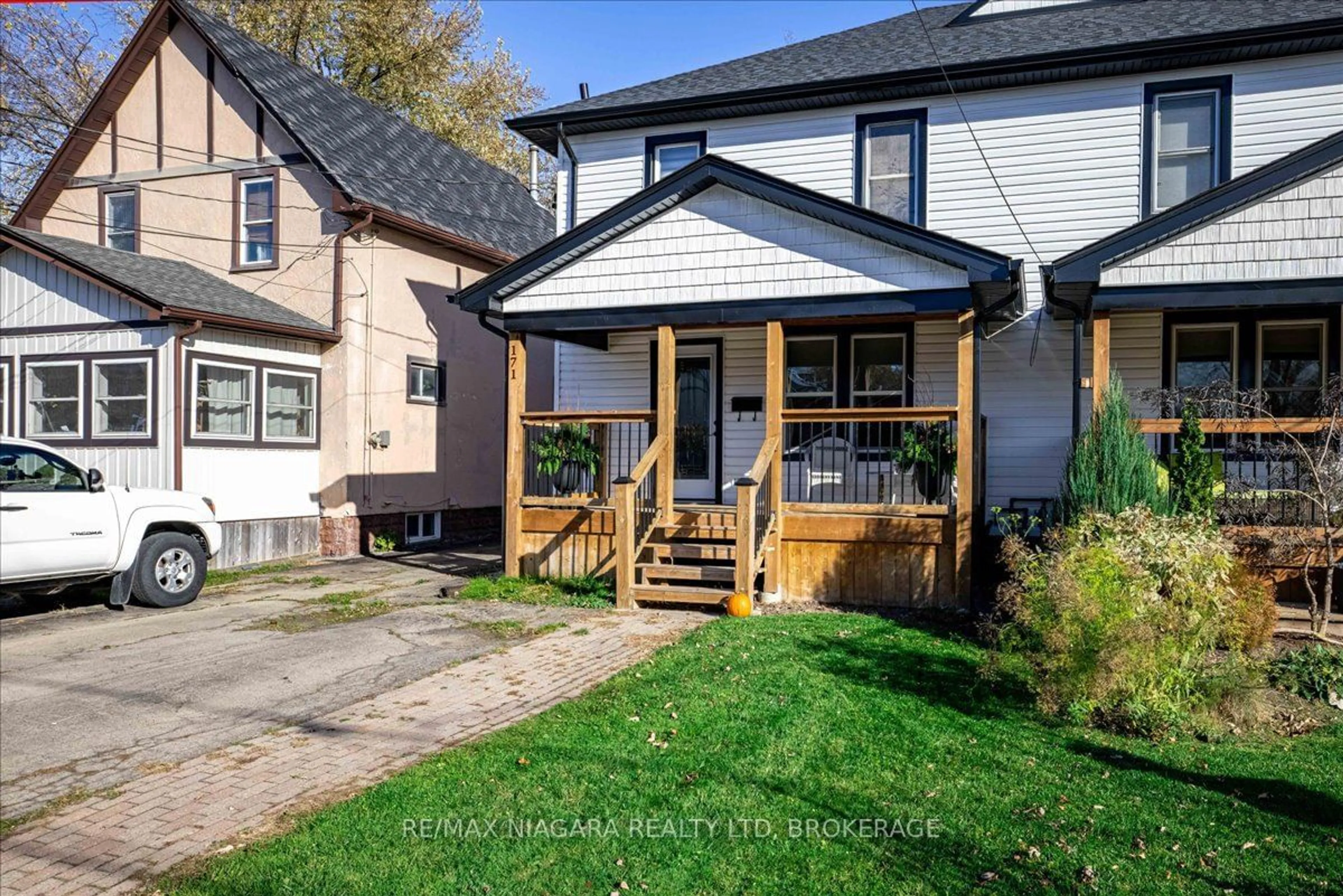 Frontside or backside of a home, cottage for 171 Elm St, Port Colborne Ontario L3K 4N7