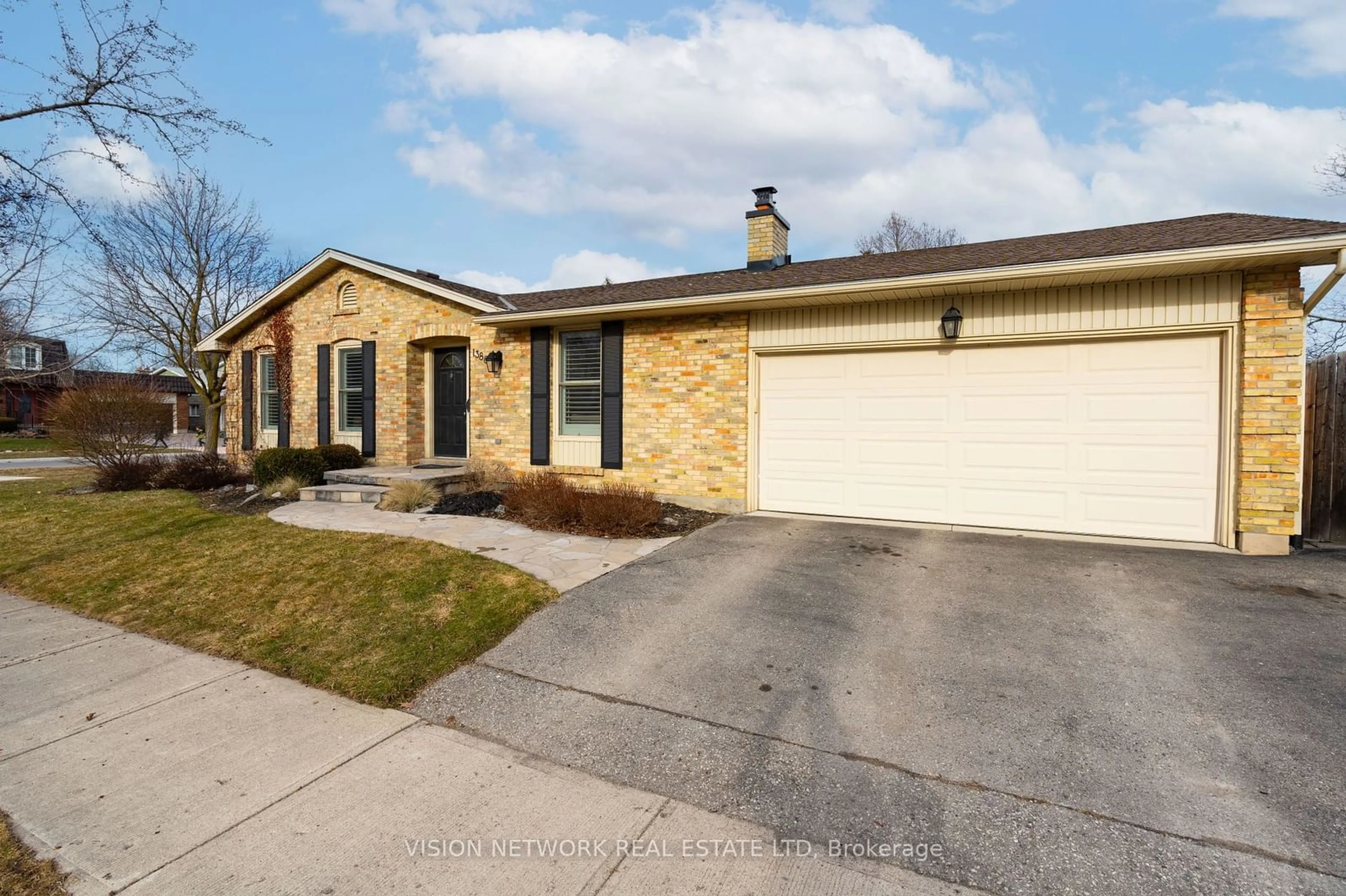 Frontside or backside of a home, the street view for 1386 Hastings Dr, London Ontario N5X 1B1