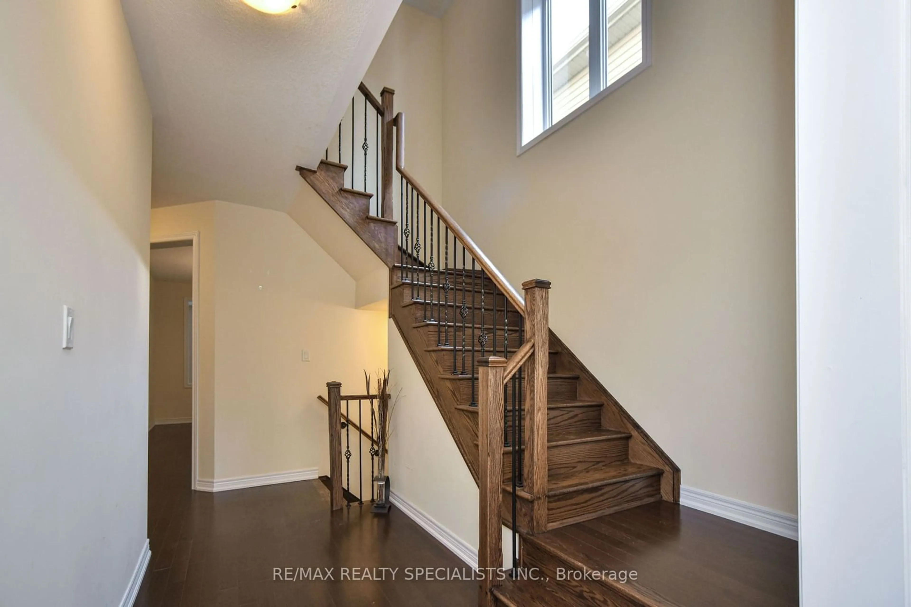 Indoor entryway, wood floors for 51 Weatherall Ave, Cambridge Ontario N3H 0C1