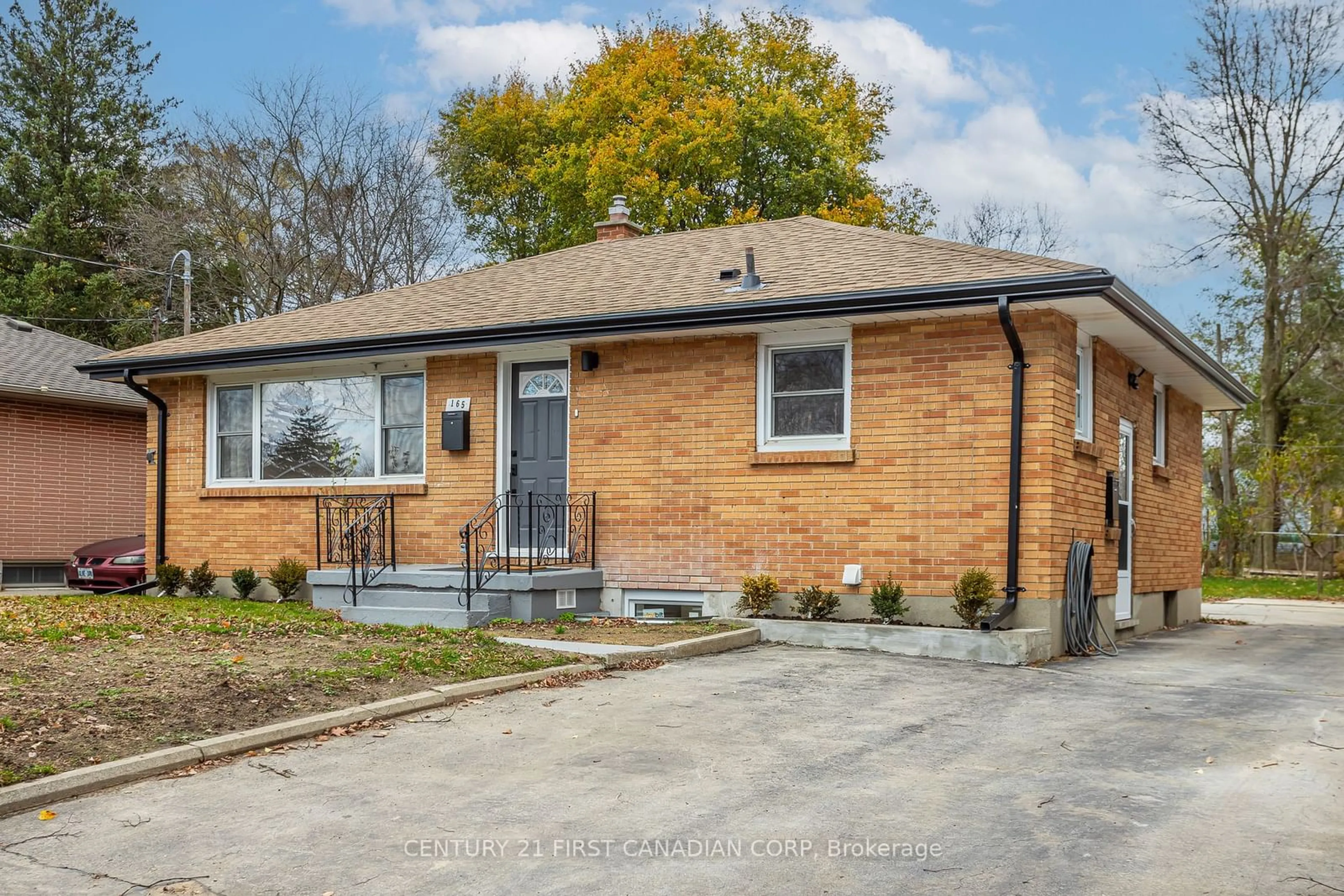 Home with brick exterior material for 165 Fairhaven Circ, London Ontario N5W 1E3